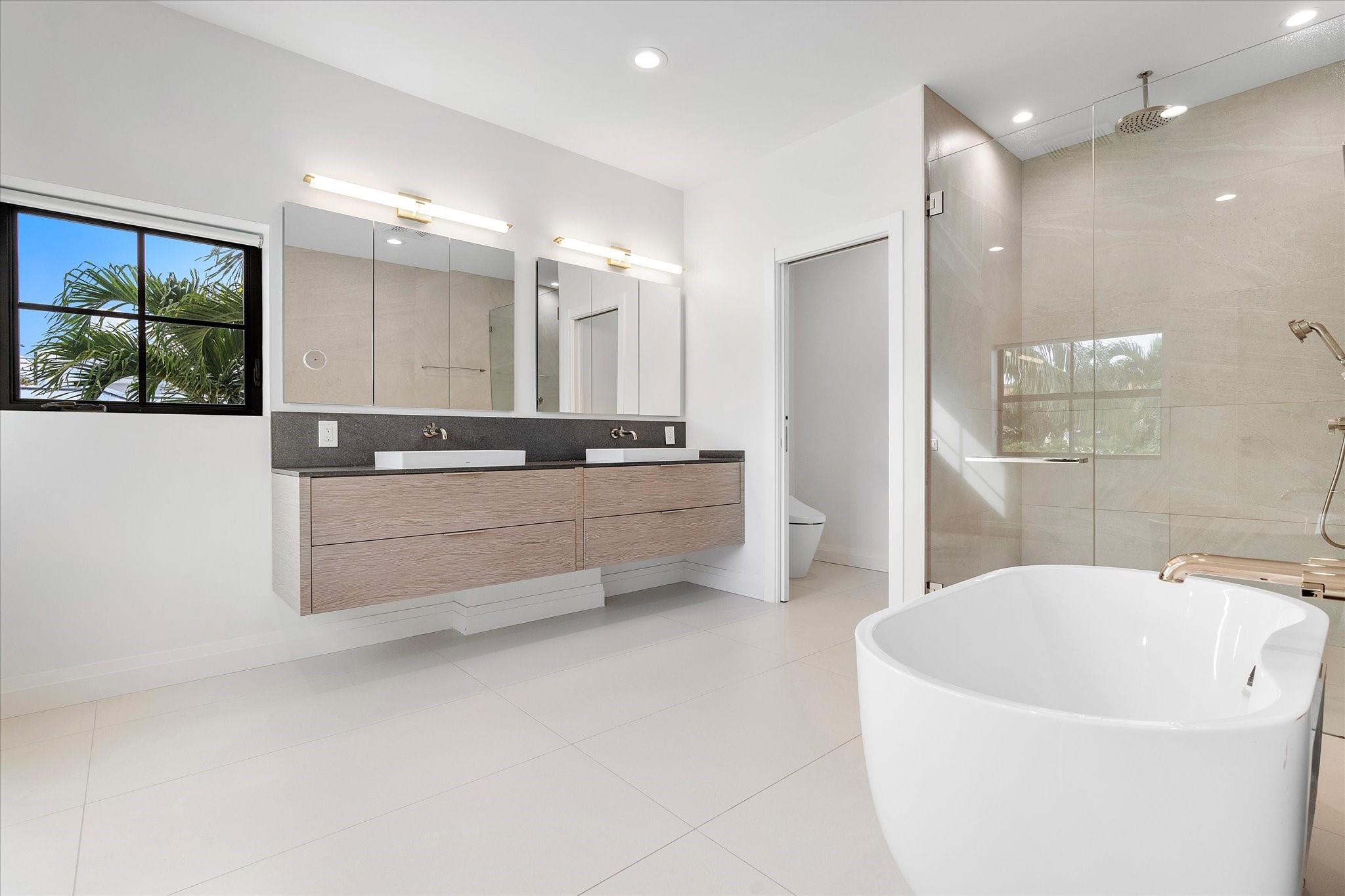 9 Tahoe Ln Sea Ranch Lakes, FL 33308