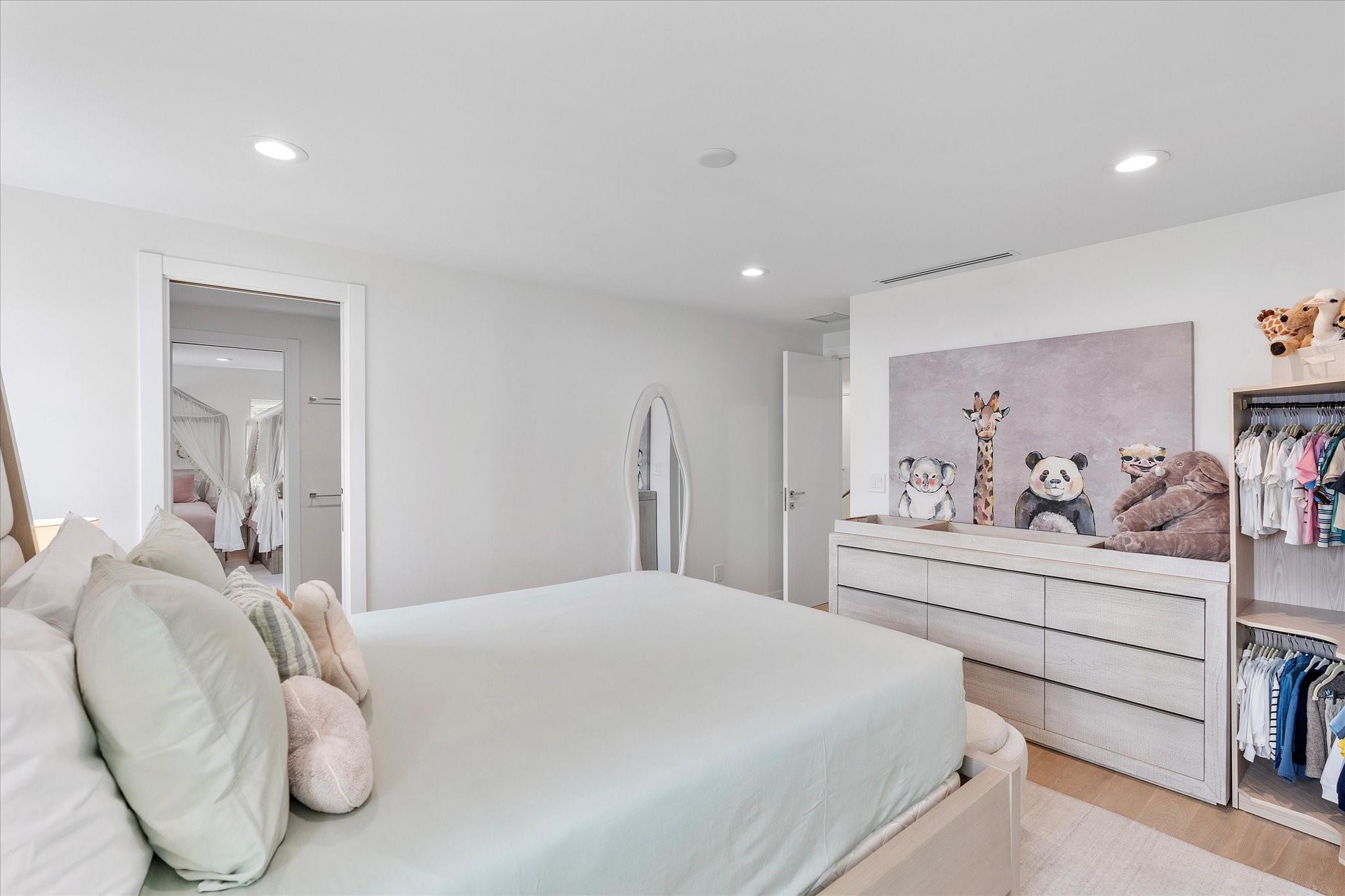 9 Tahoe Ln Sea Ranch Lakes, FL 33308