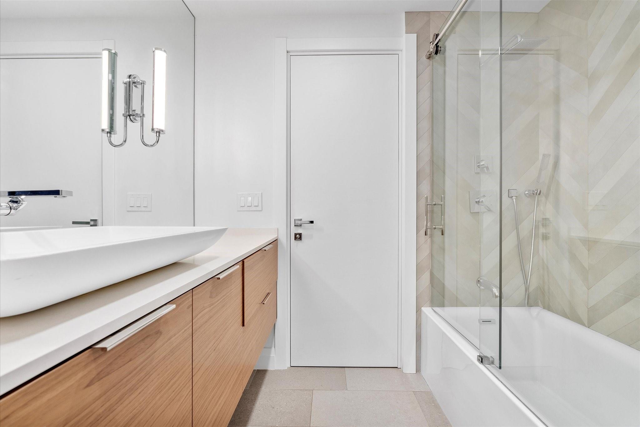 9 Tahoe Ln Sea Ranch Lakes, FL 33308