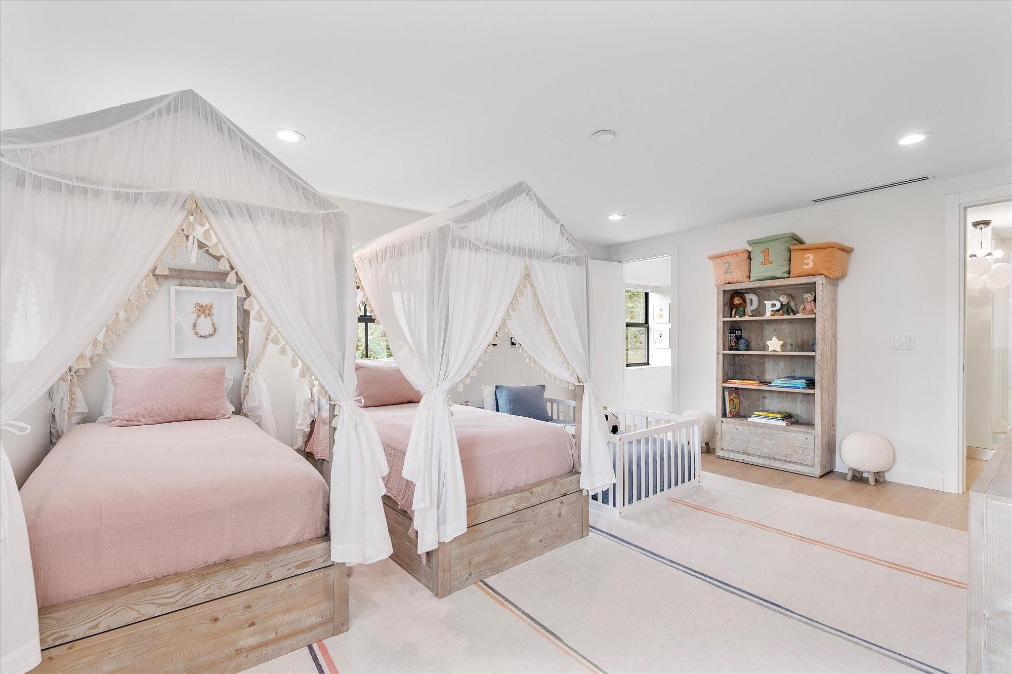 9 Tahoe Ln Sea Ranch Lakes, FL 33308