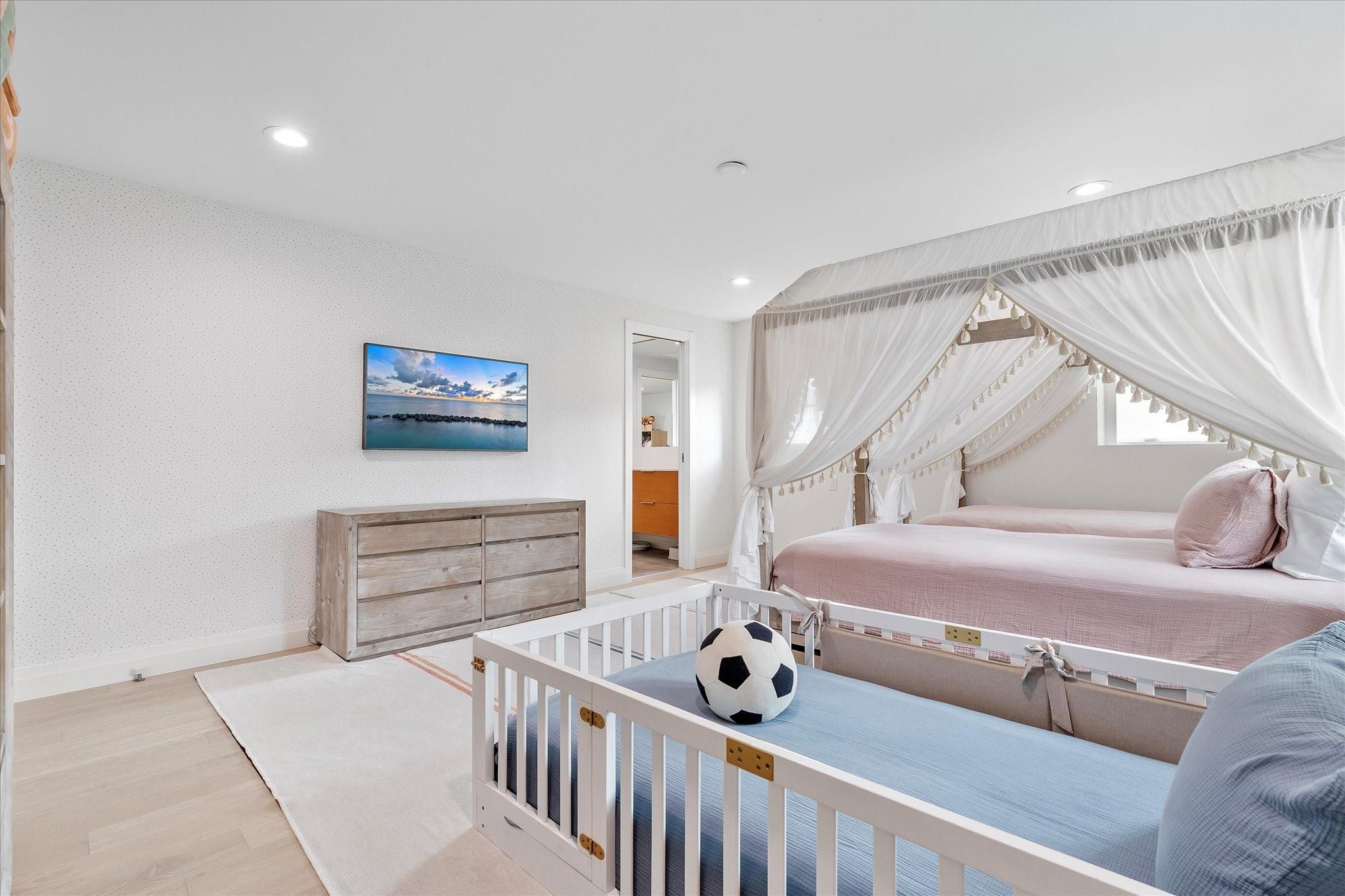 9 Tahoe Ln Sea Ranch Lakes, FL 33308