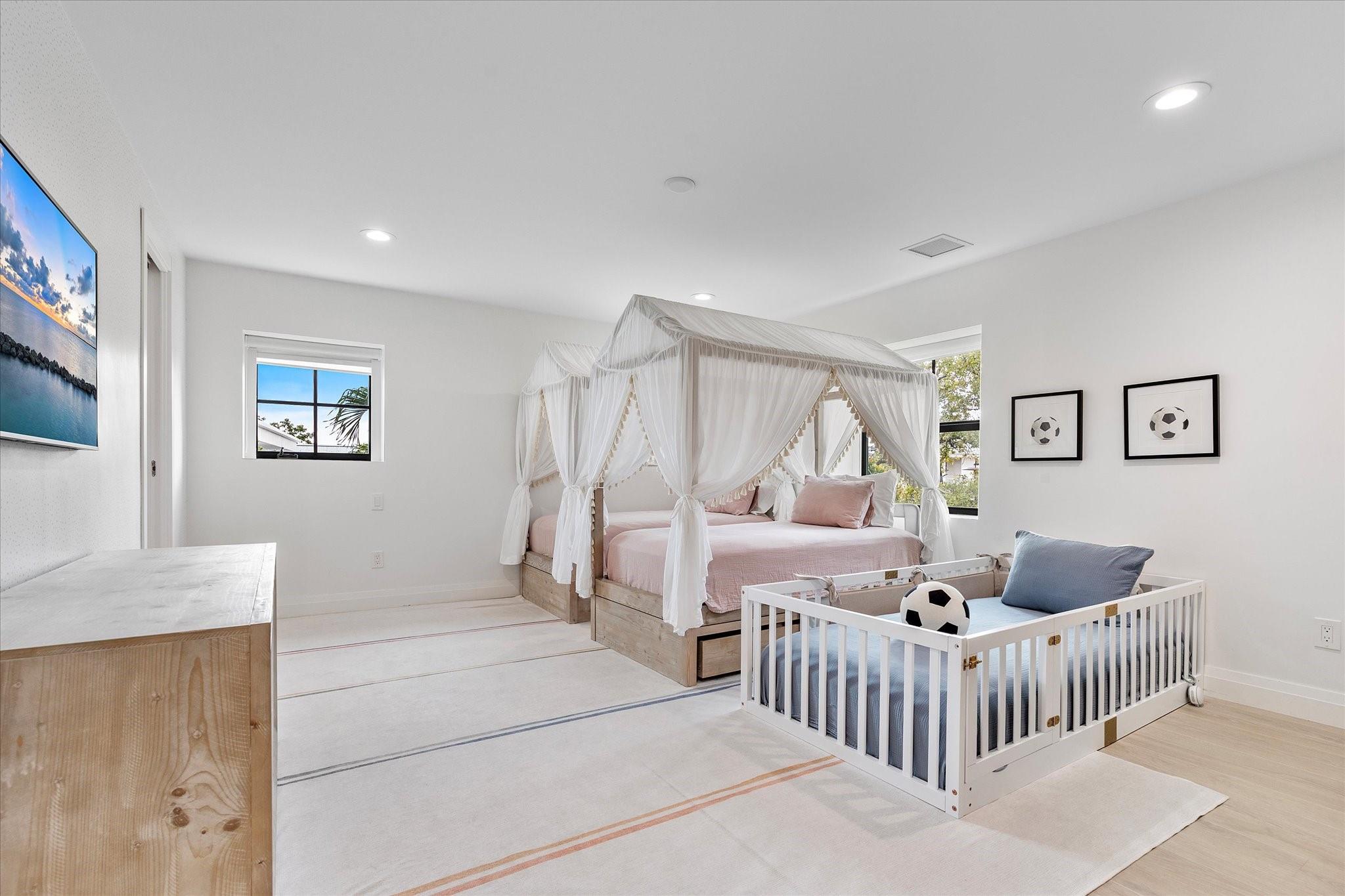 9 Tahoe Ln Sea Ranch Lakes, FL 33308