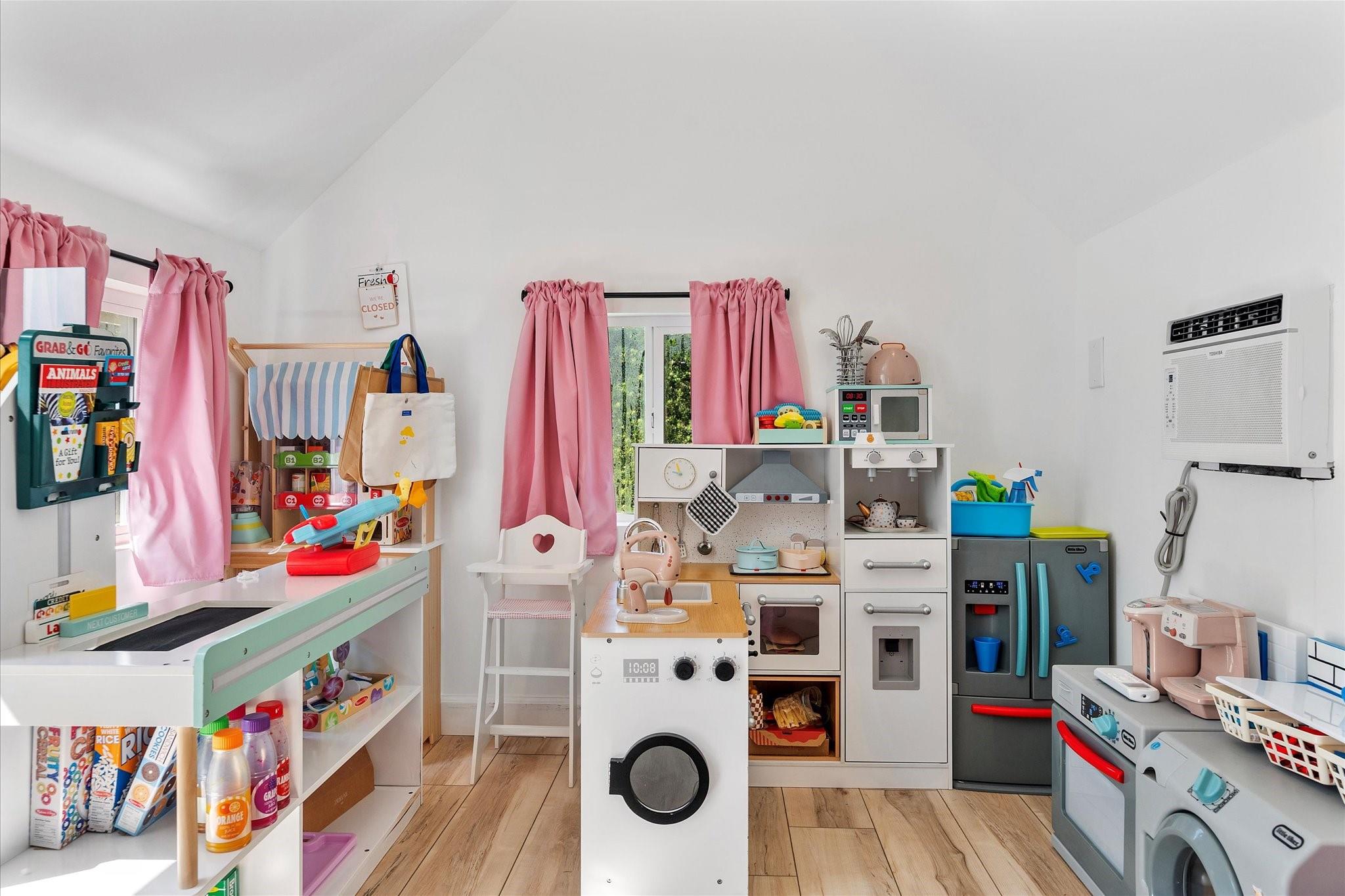 9 Tahoe Ln Sea Ranch Lakes, FL 33308