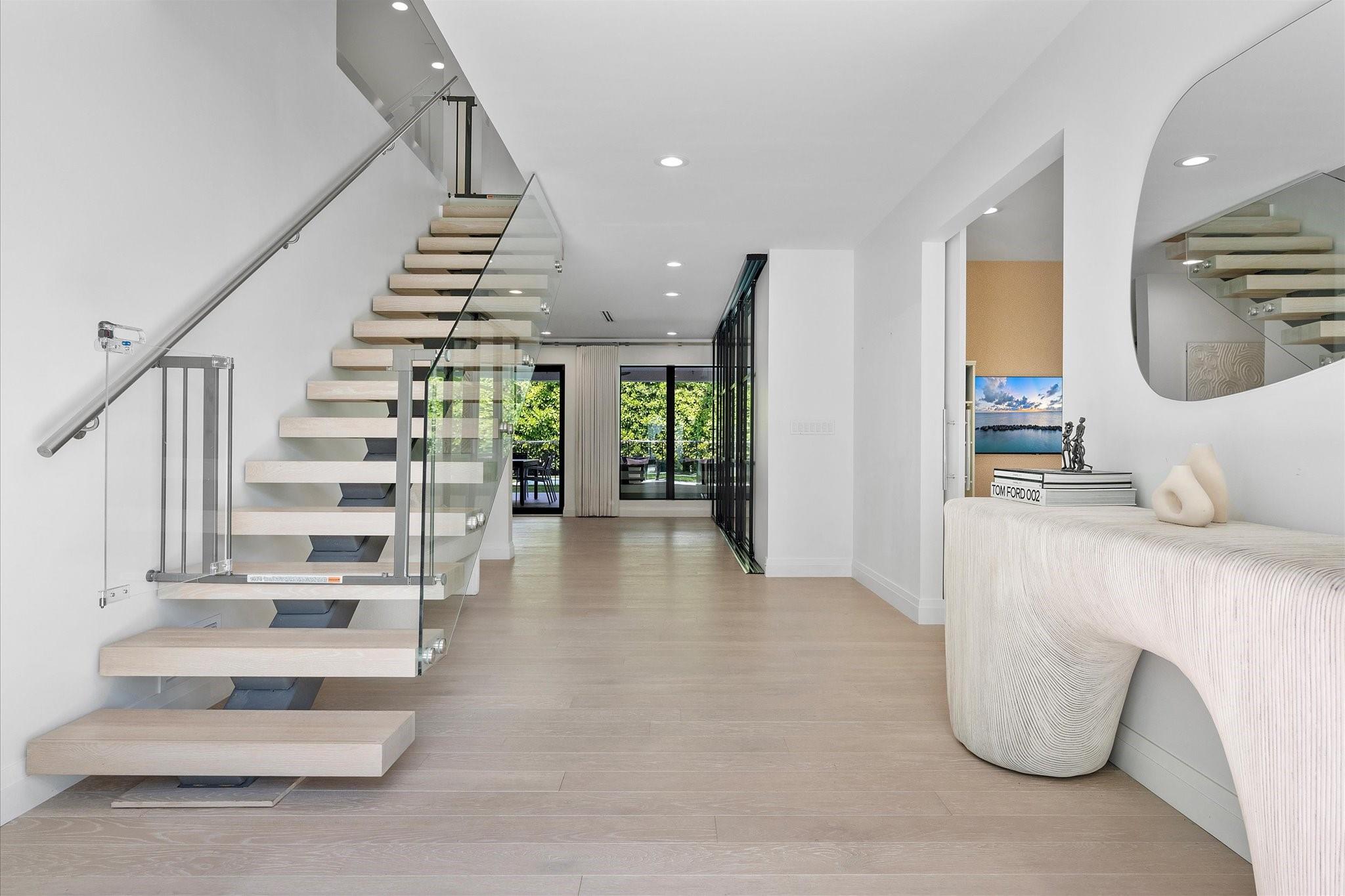 9 Tahoe Ln Sea Ranch Lakes, FL 33308