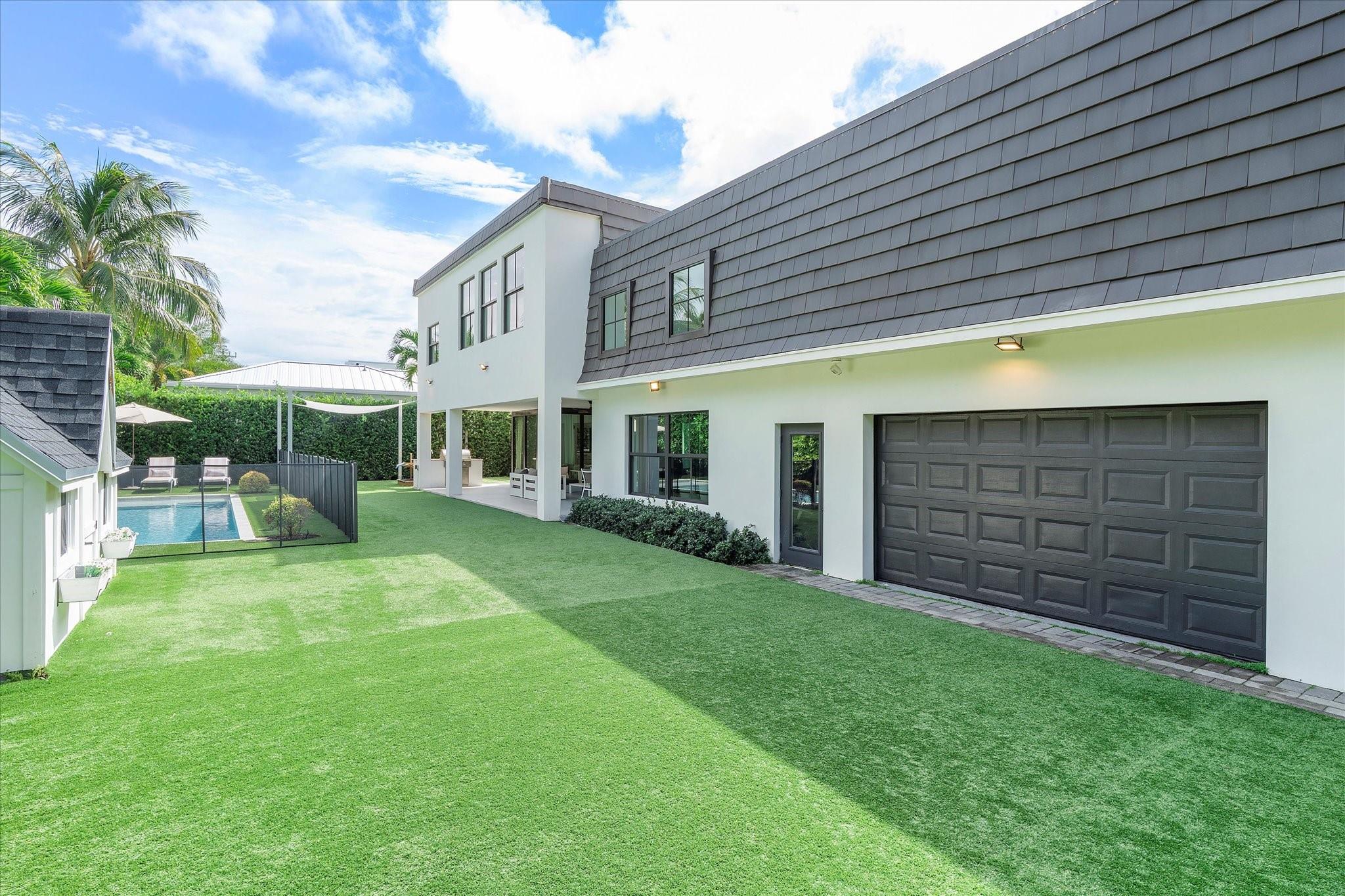 9 Tahoe Ln Sea Ranch Lakes, FL 33308