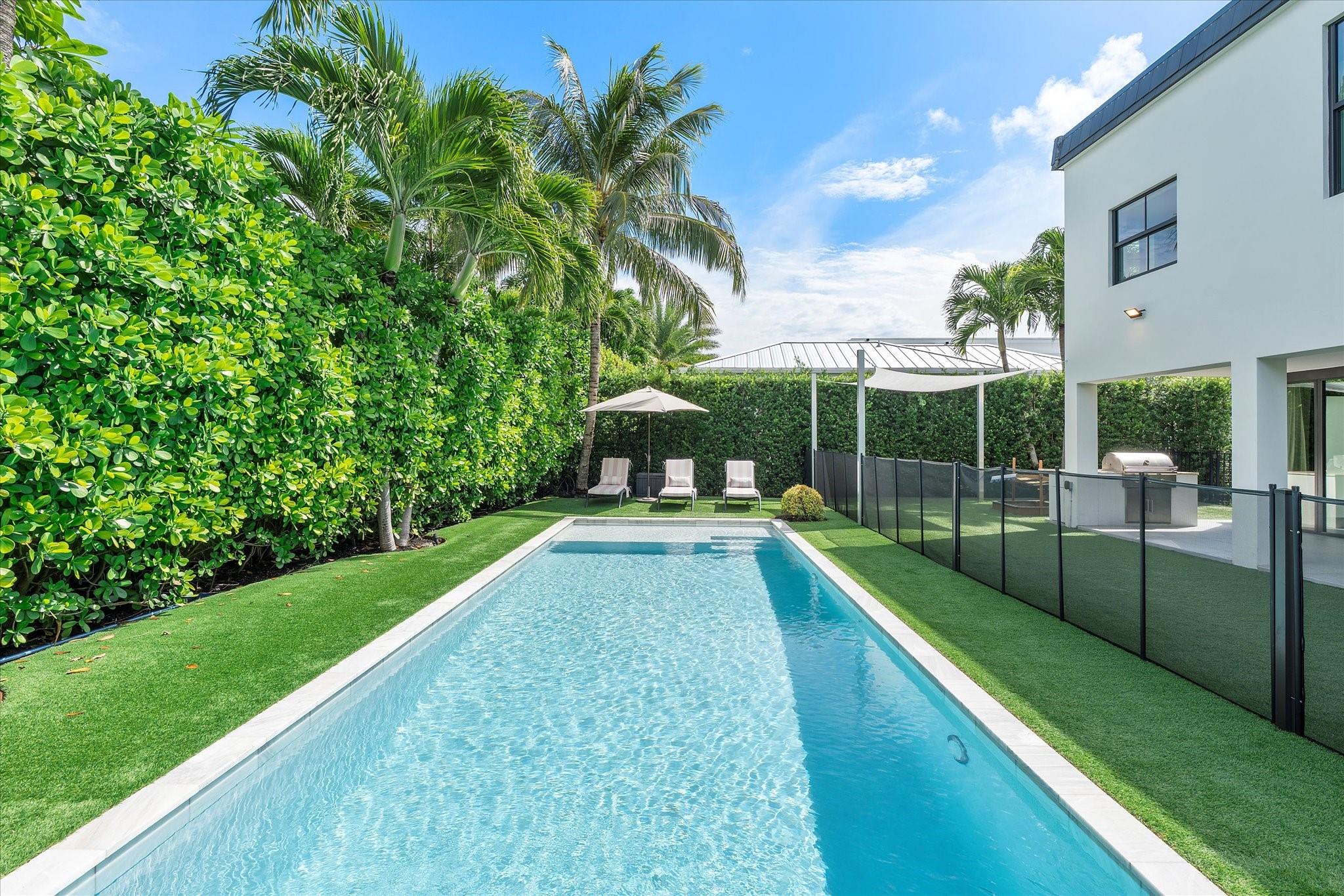 9 Tahoe Ln Sea Ranch Lakes, FL 33308