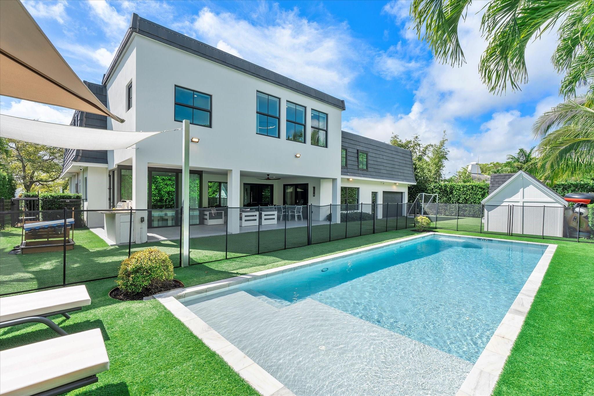 9 Tahoe Ln Sea Ranch Lakes, FL 33308