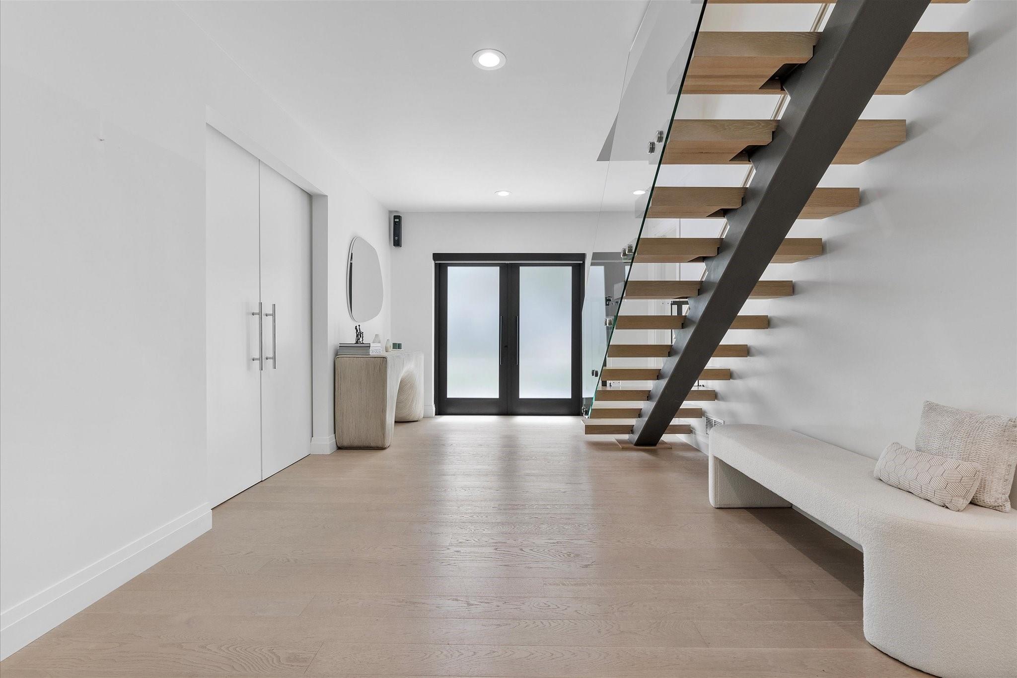 9 Tahoe Ln Sea Ranch Lakes, FL 33308