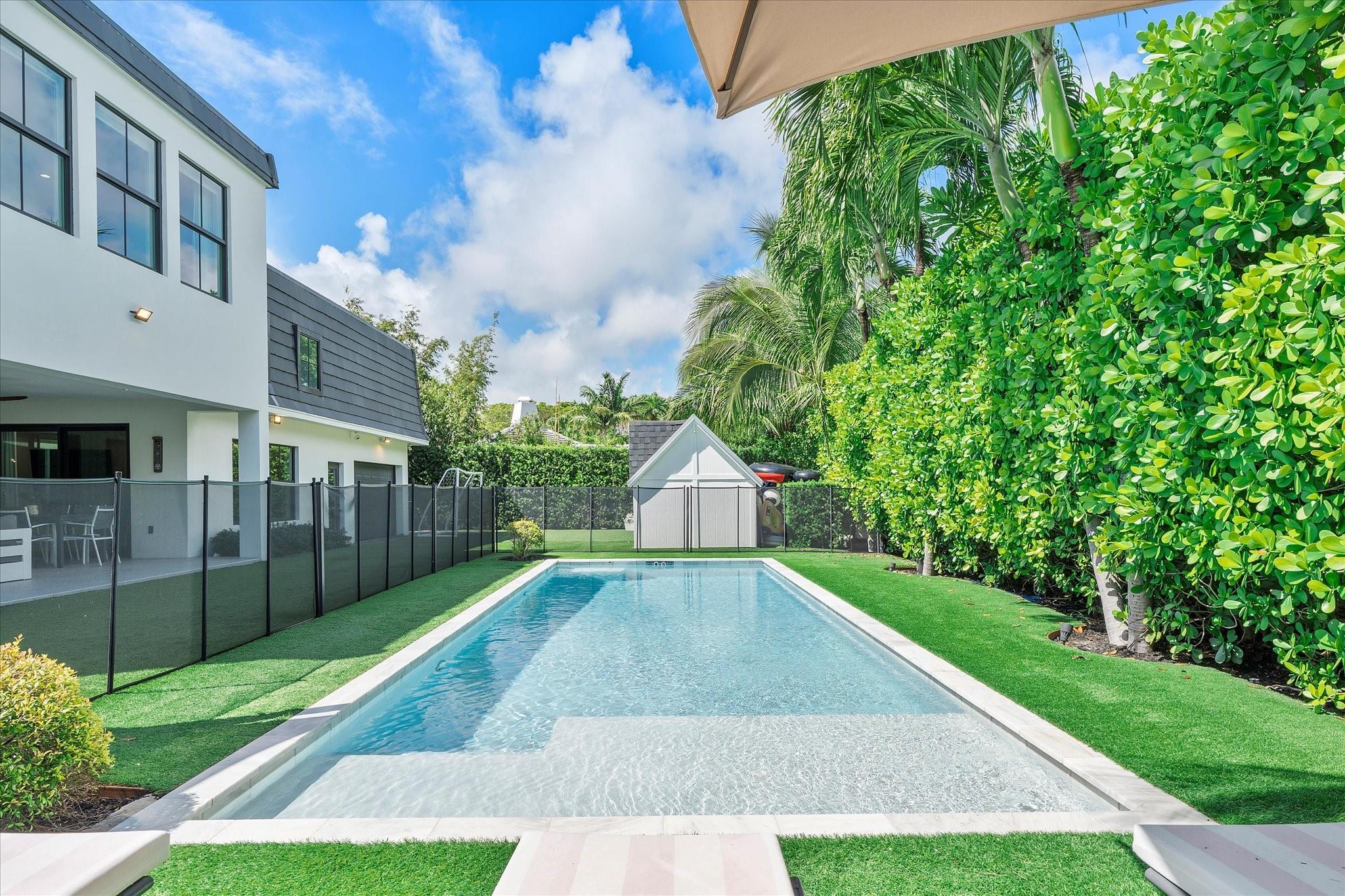 9 Tahoe Ln Sea Ranch Lakes, FL 33308