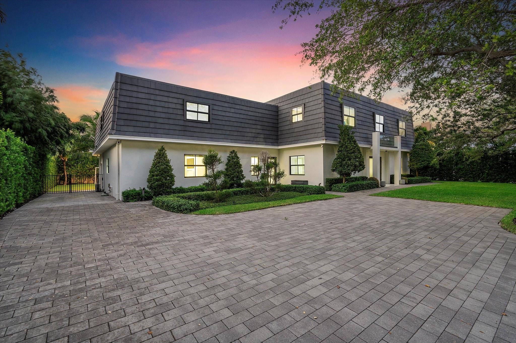 9 Tahoe Ln Sea Ranch Lakes, FL 33308