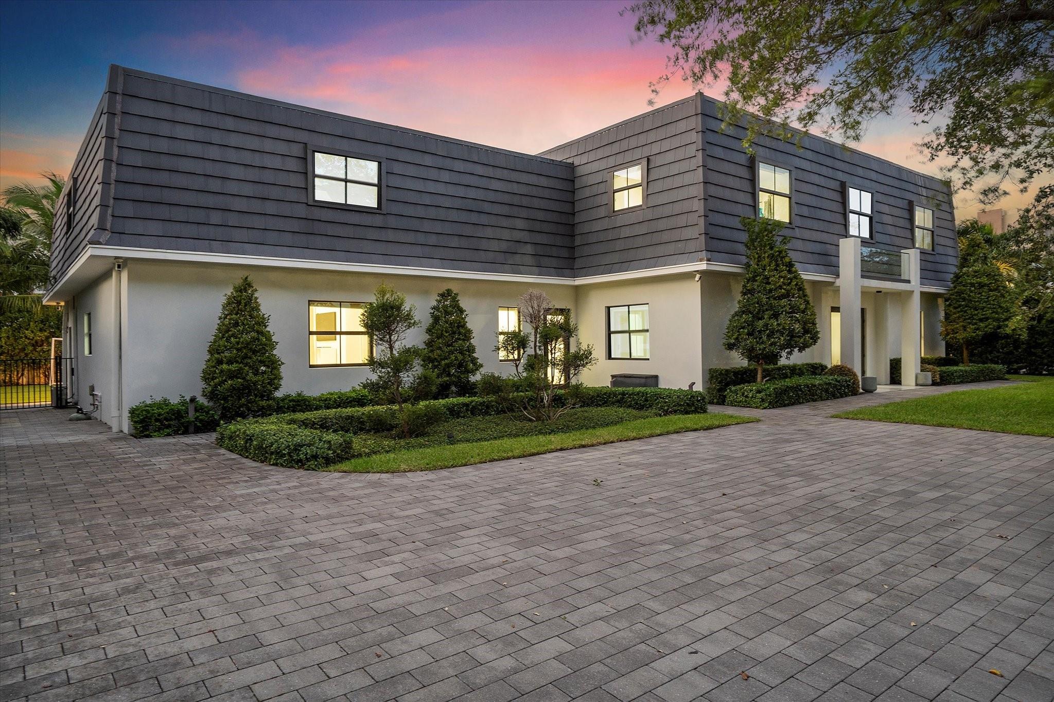 9 Tahoe Ln Sea Ranch Lakes, FL 33308