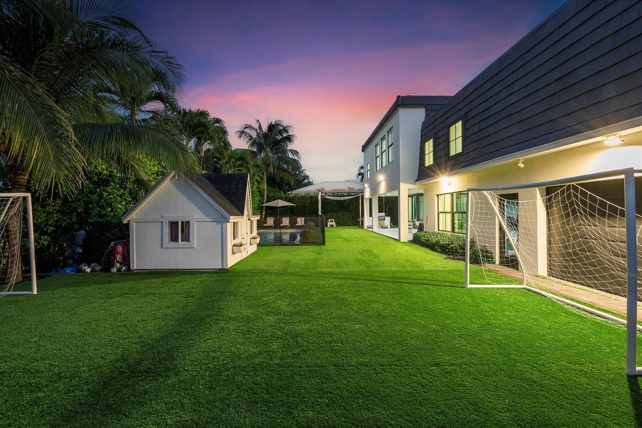 9 Tahoe Ln Sea Ranch Lakes, FL 33308