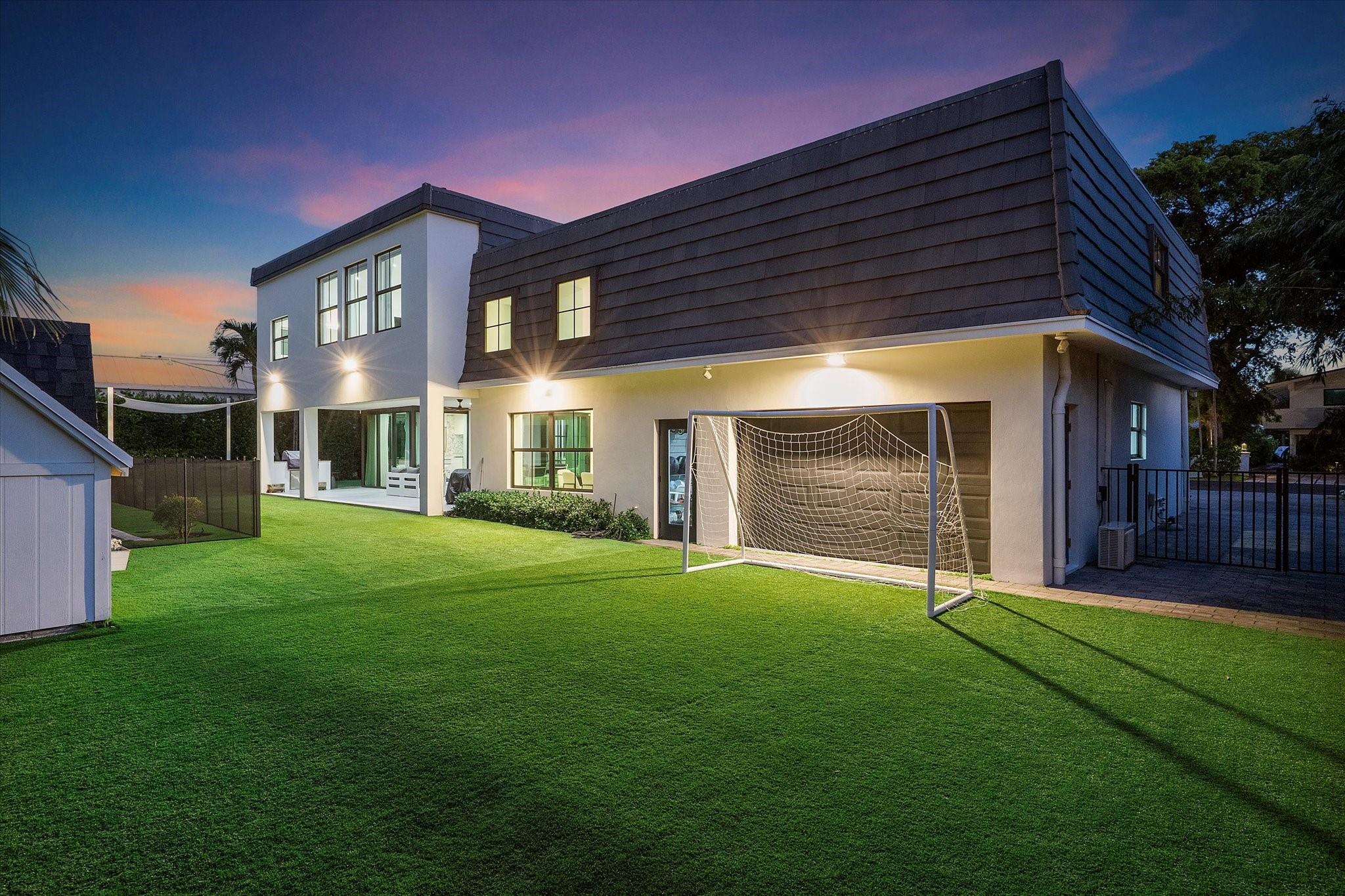 9 Tahoe Ln Sea Ranch Lakes, FL 33308