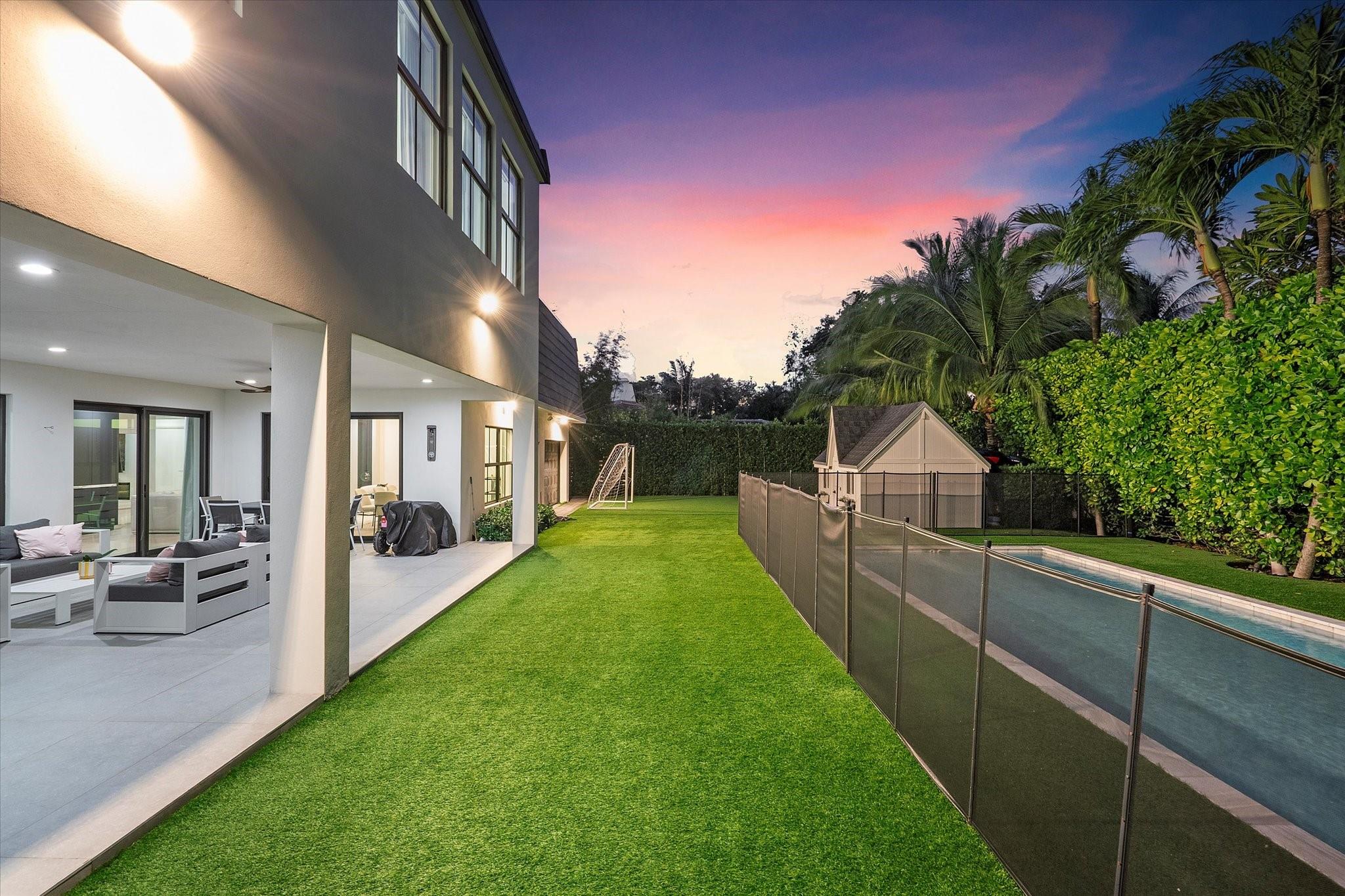 9 Tahoe Ln Sea Ranch Lakes, FL 33308