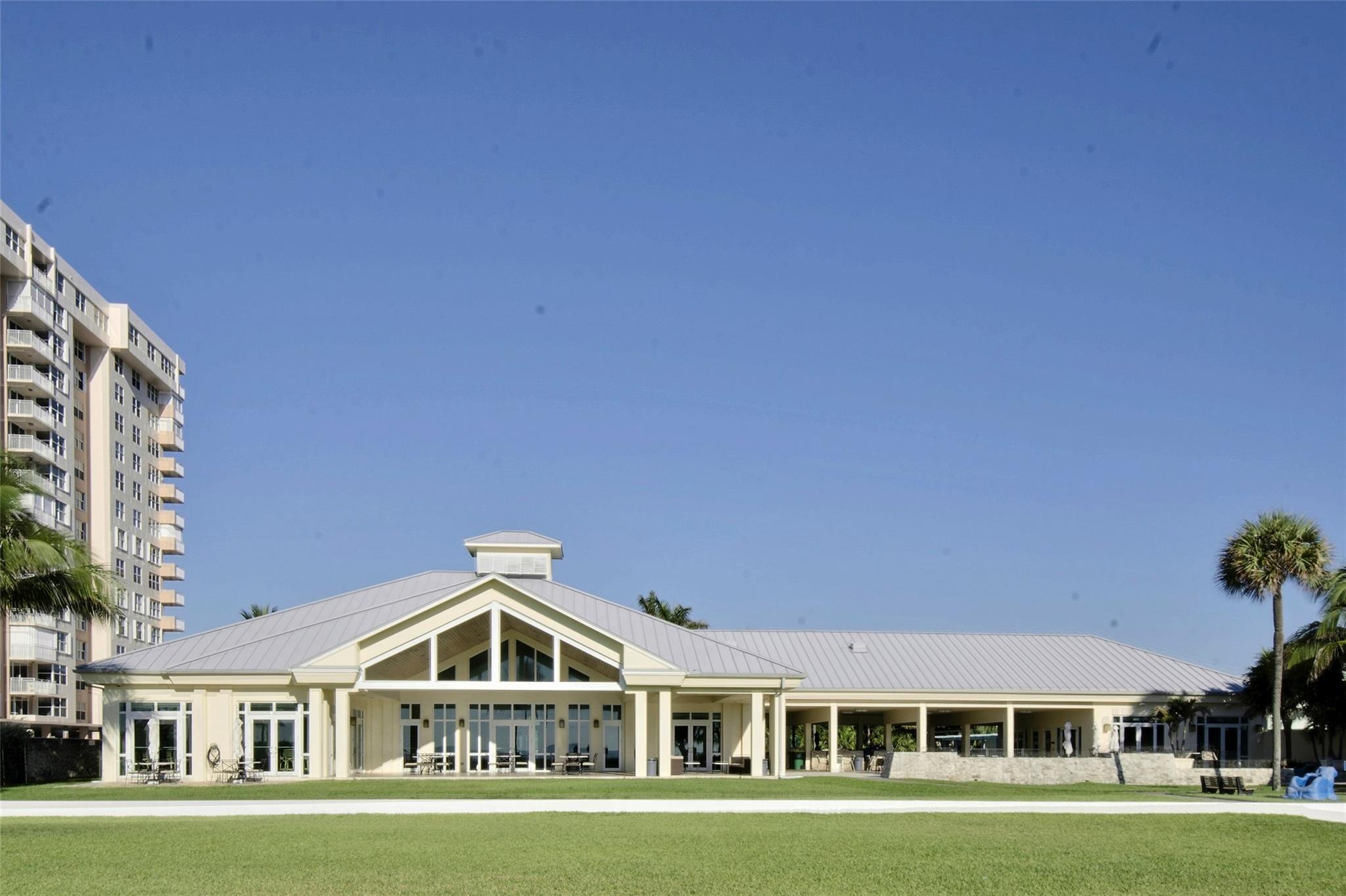 9 Tahoe Ln Sea Ranch Lakes, FL 33308