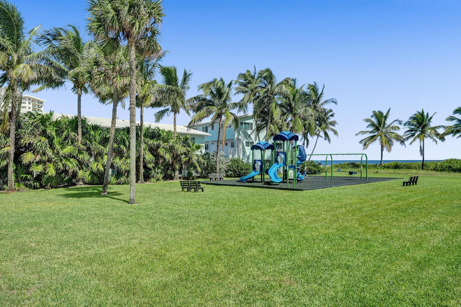 9 Tahoe Ln Sea Ranch Lakes, FL 33308