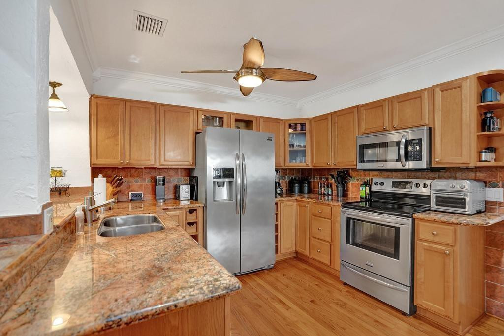 408 NE 9th Ave Fort Lauderdale, FL 33301