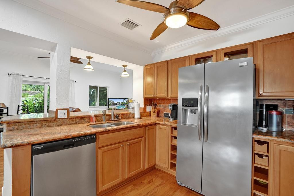 408 NE 9th Ave Fort Lauderdale, FL 33301