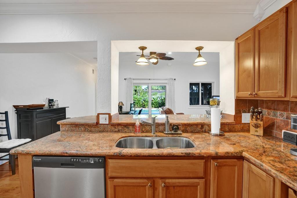 408 NE 9th Ave Fort Lauderdale, FL 33301