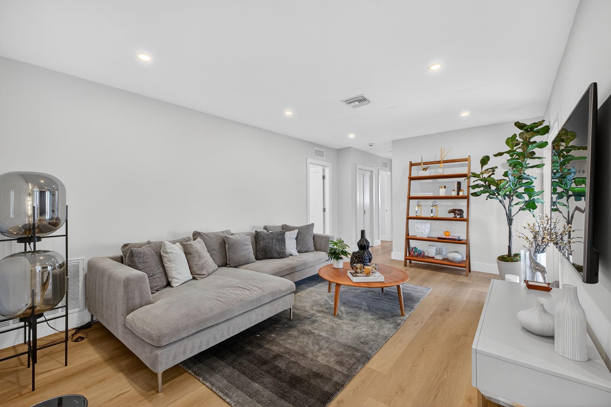 5950 NE 28th Ave Fort Lauderdale, FL 33308