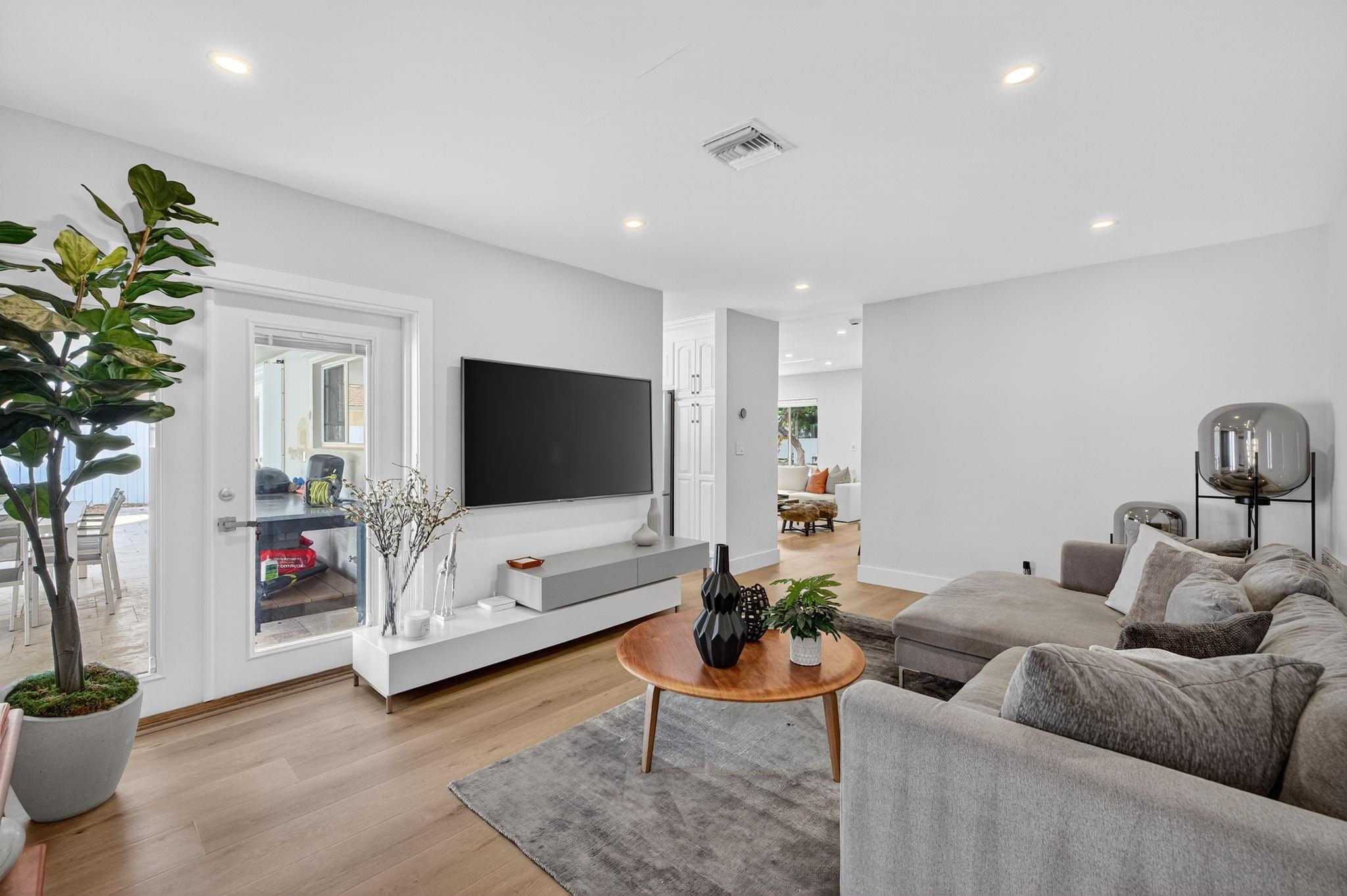 5950 NE 28th Ave Fort Lauderdale, FL 33308