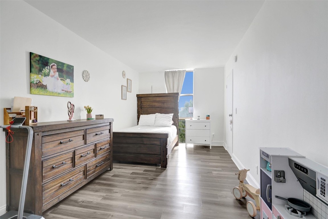 13499 Biscayne Blvd #610 North Miami, FL 33181