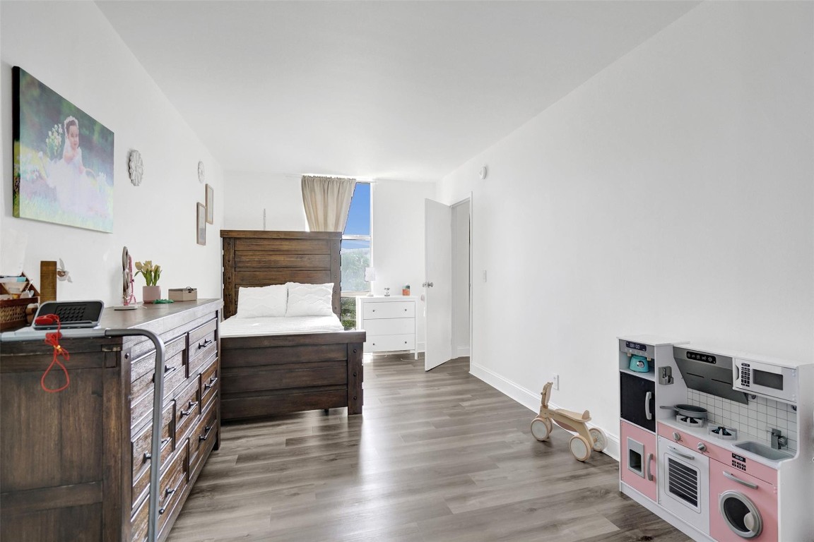 13499 Biscayne Blvd #610 North Miami, FL 33181