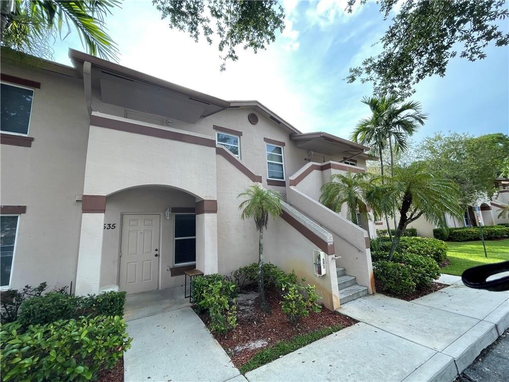 4538 Oak Ter Dr Greenacres, FL 33463