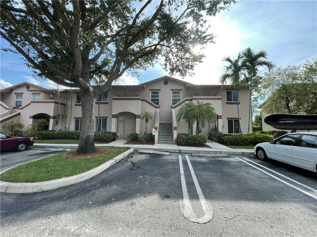 4538 Oak Ter Dr Greenacres, FL 33463