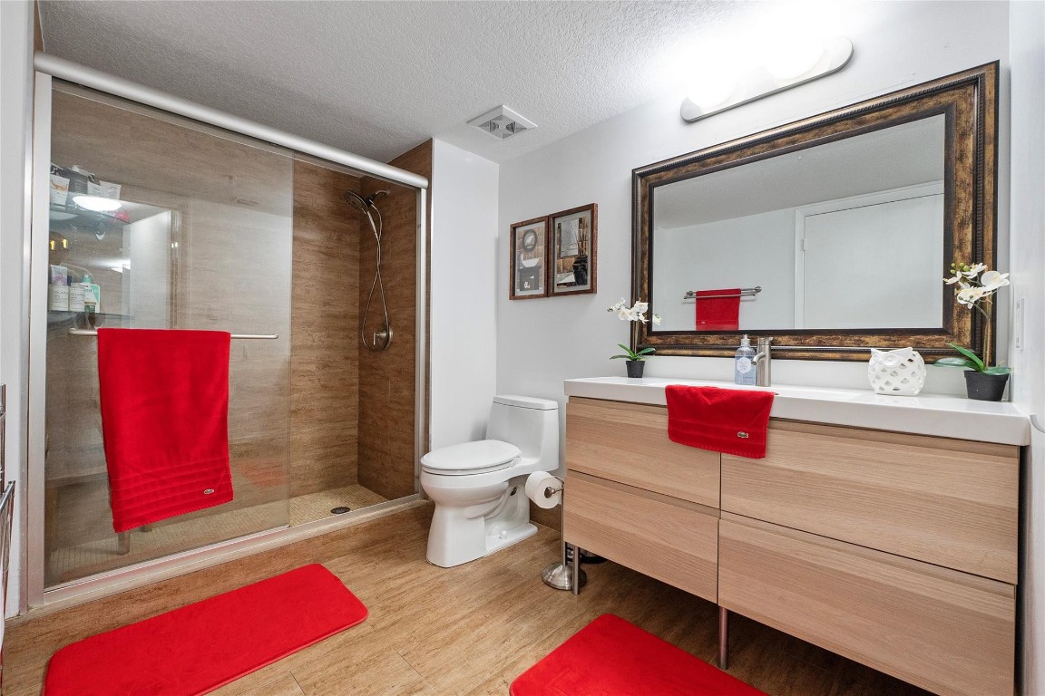 1800 N Bayshore #2402 Miami, FL 33132