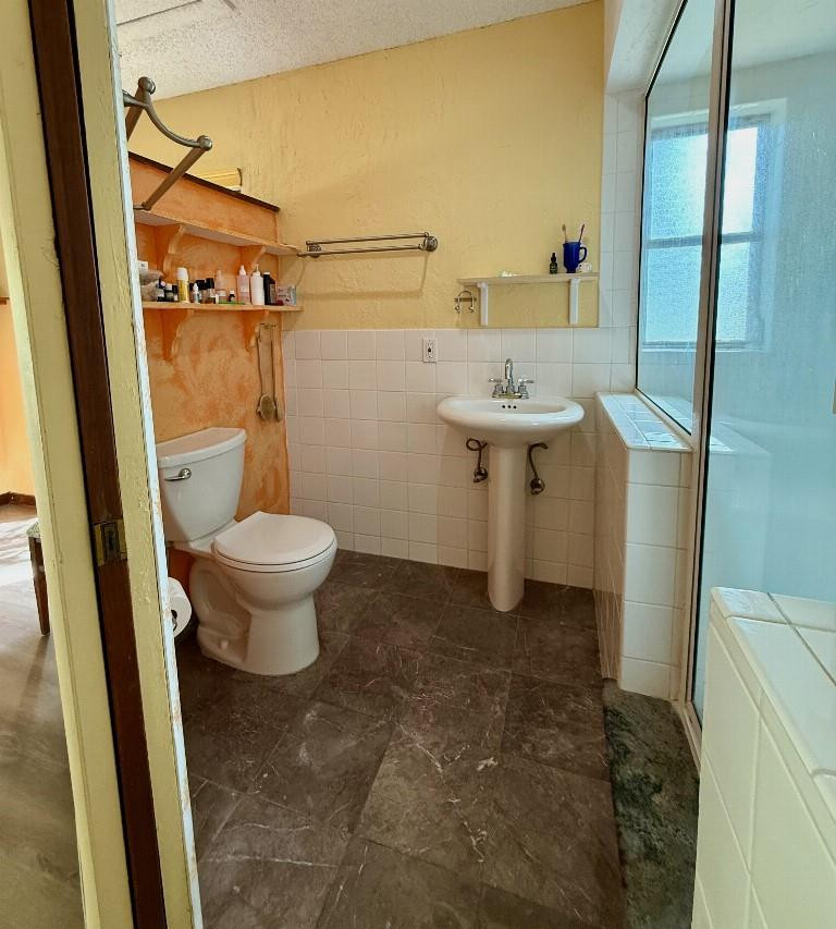 2048 SW 28th Fort Lauderdale, FL 33312