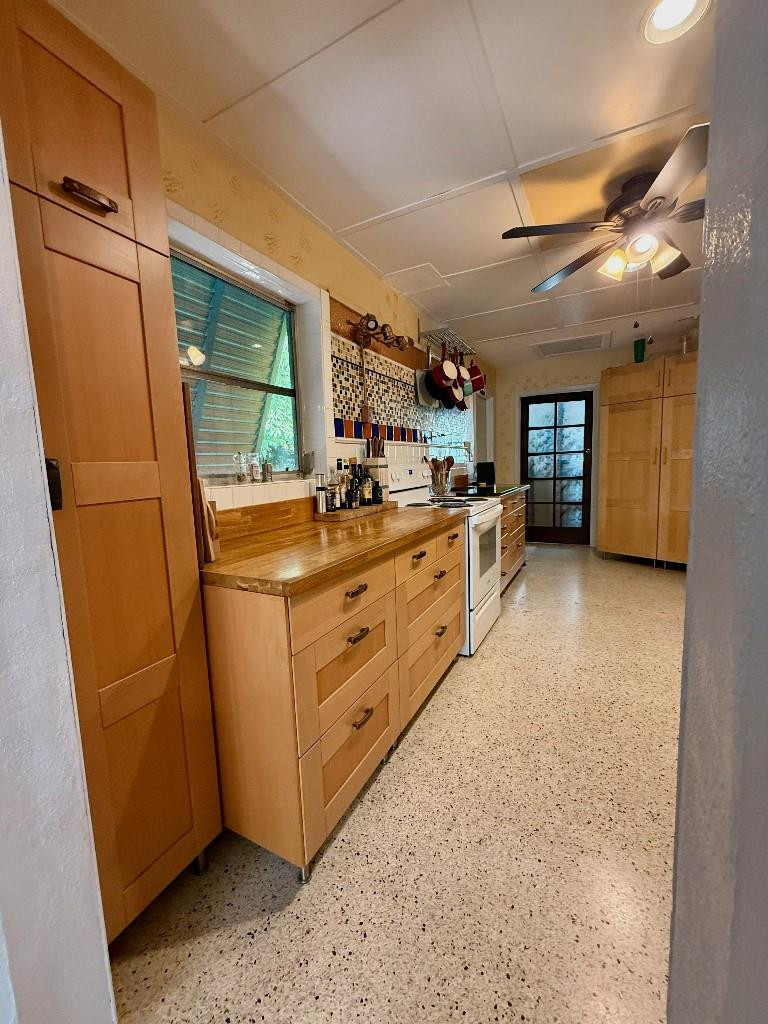 2048 SW 28th Fort Lauderdale, FL 33312