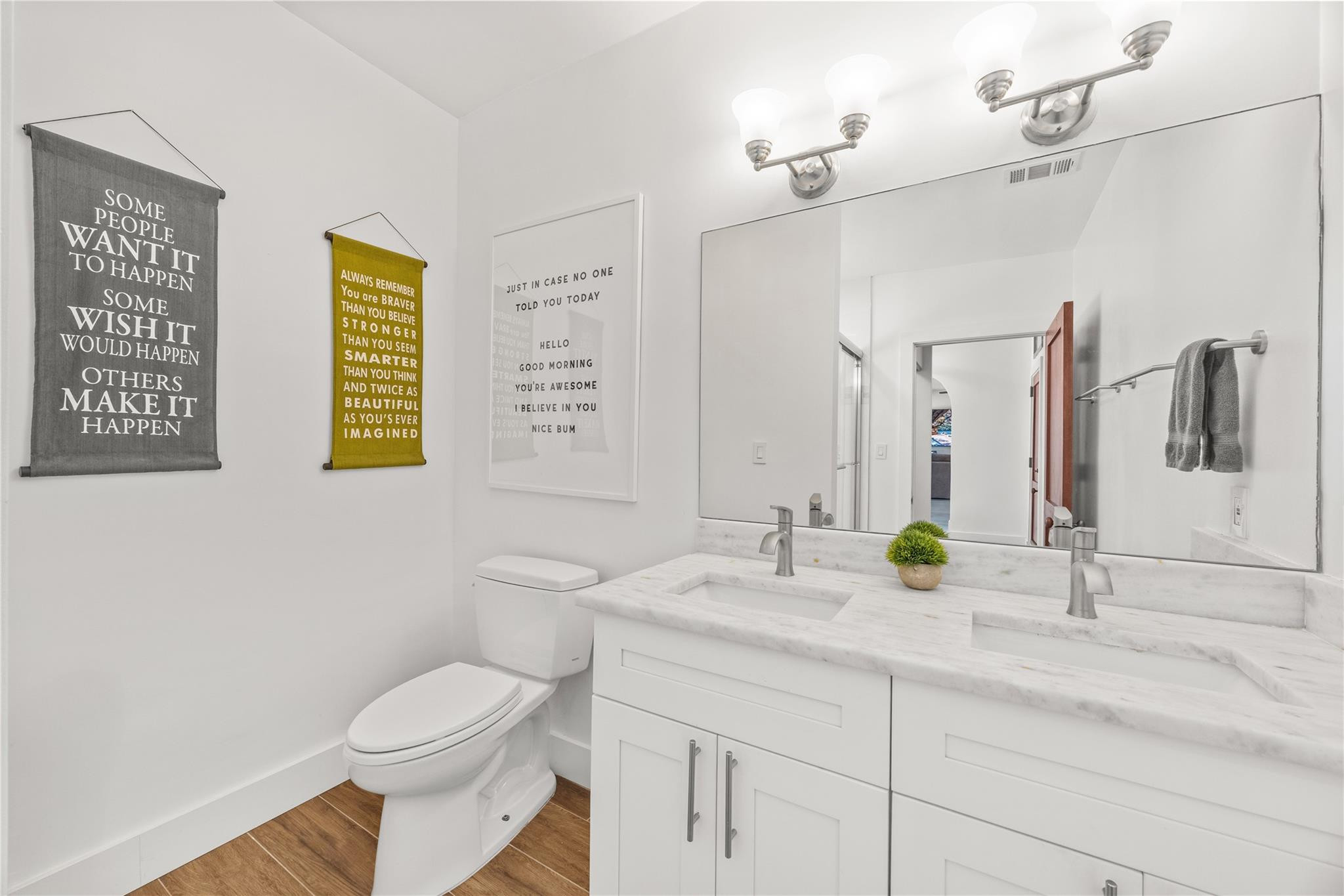 2520 Yacht Clb Fort Lauderdale, FL 33304