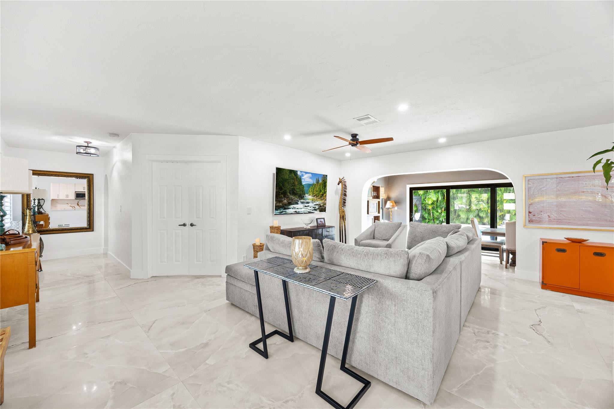 2520 Yacht Clb Fort Lauderdale, FL 33304