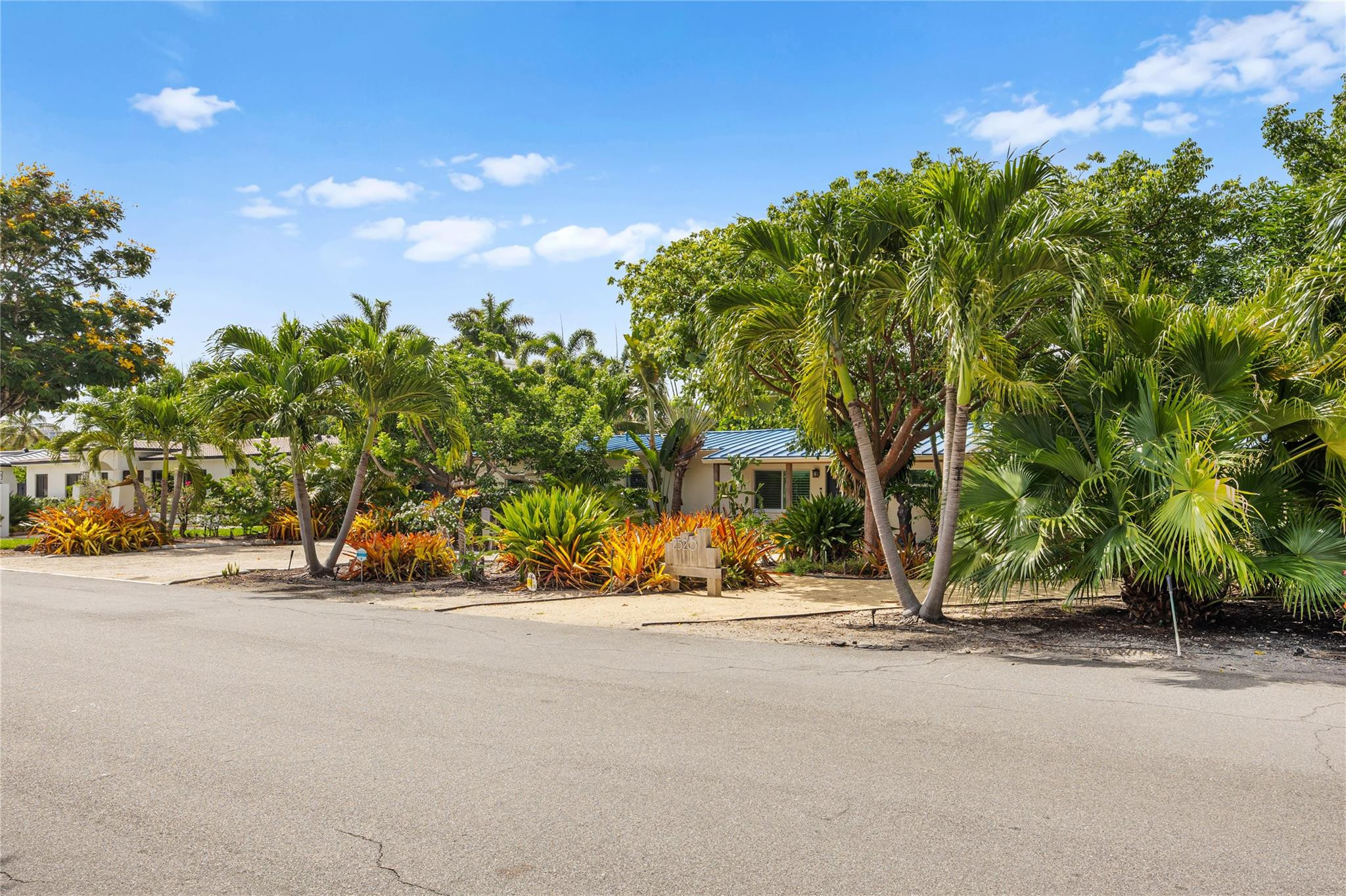 2520 Yacht Clb Fort Lauderdale, FL 33304