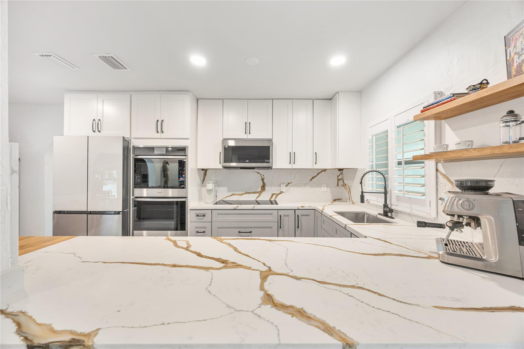 2520 Yacht Clb Fort Lauderdale, FL 33304