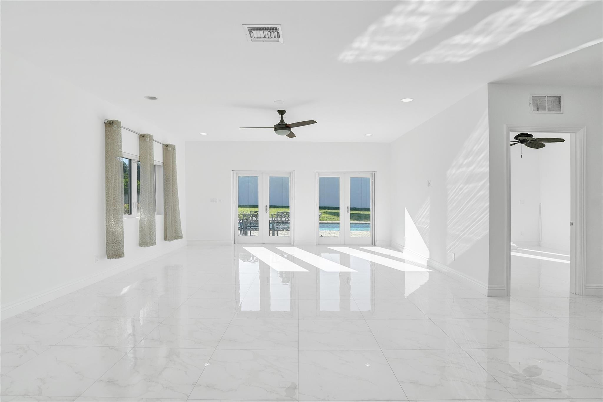 26 Cayuga Sea Ranch Lakes, FL 33308