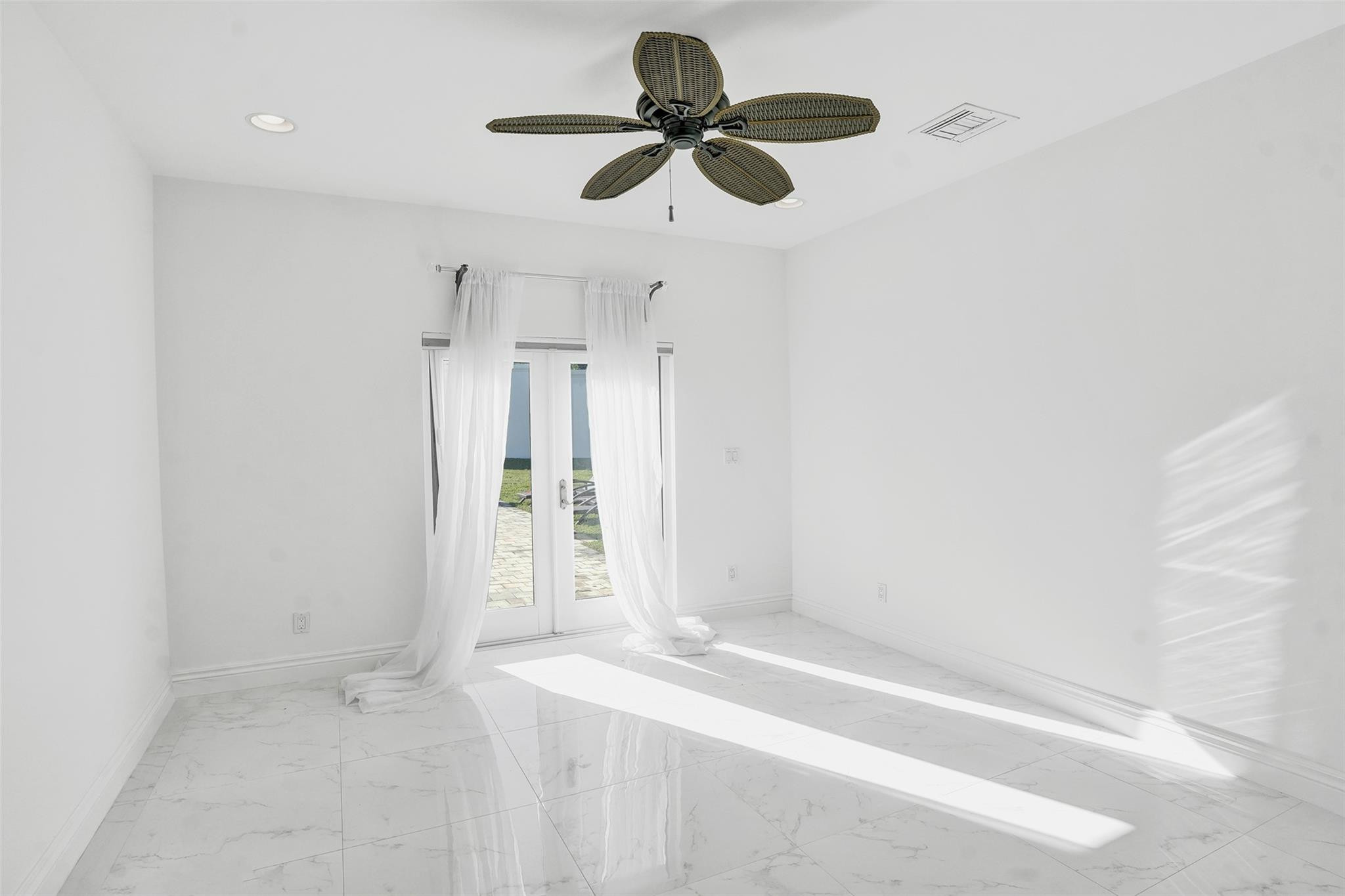 26 Cayuga Sea Ranch Lakes, FL 33308