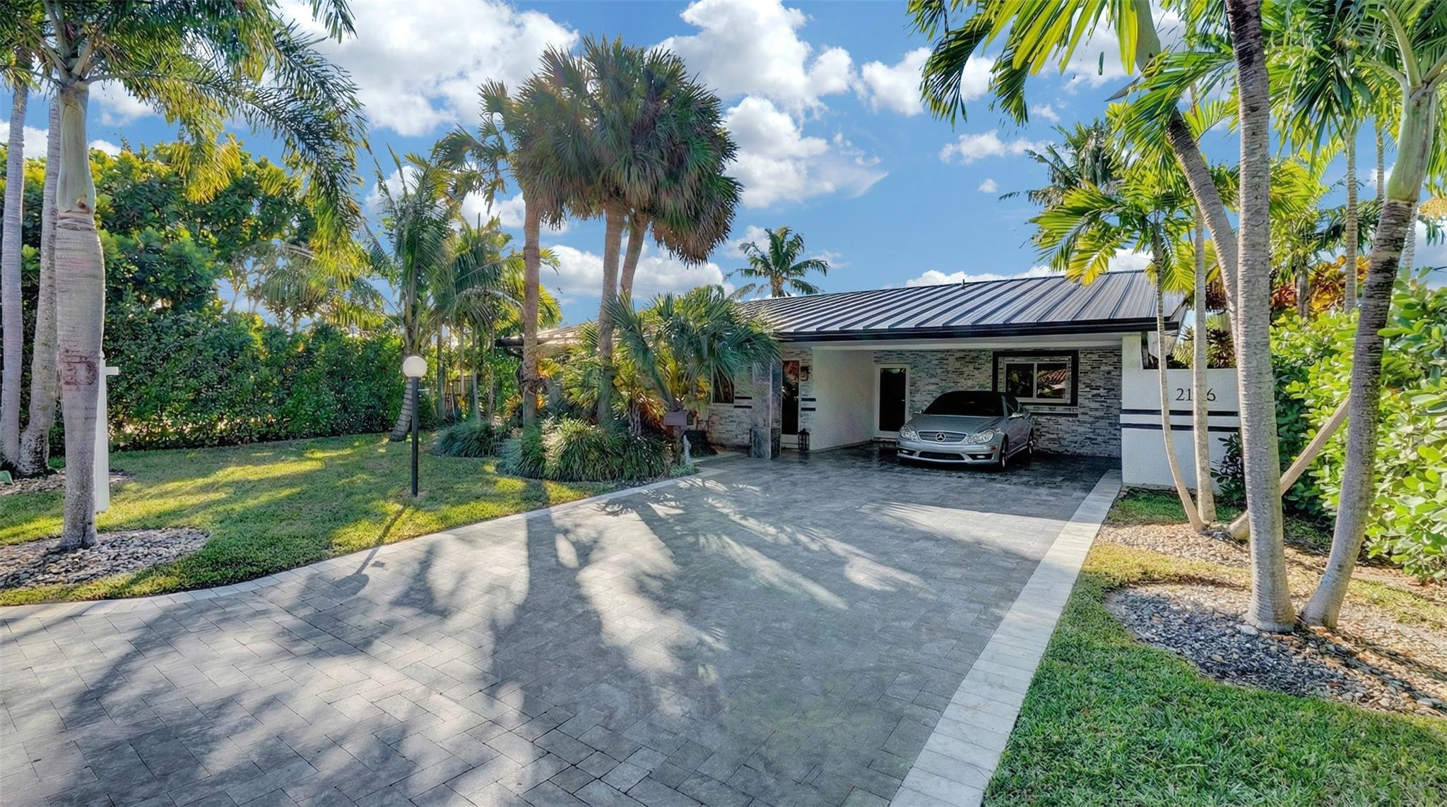 2116 NE 25th Wilton Manors, FL 33305