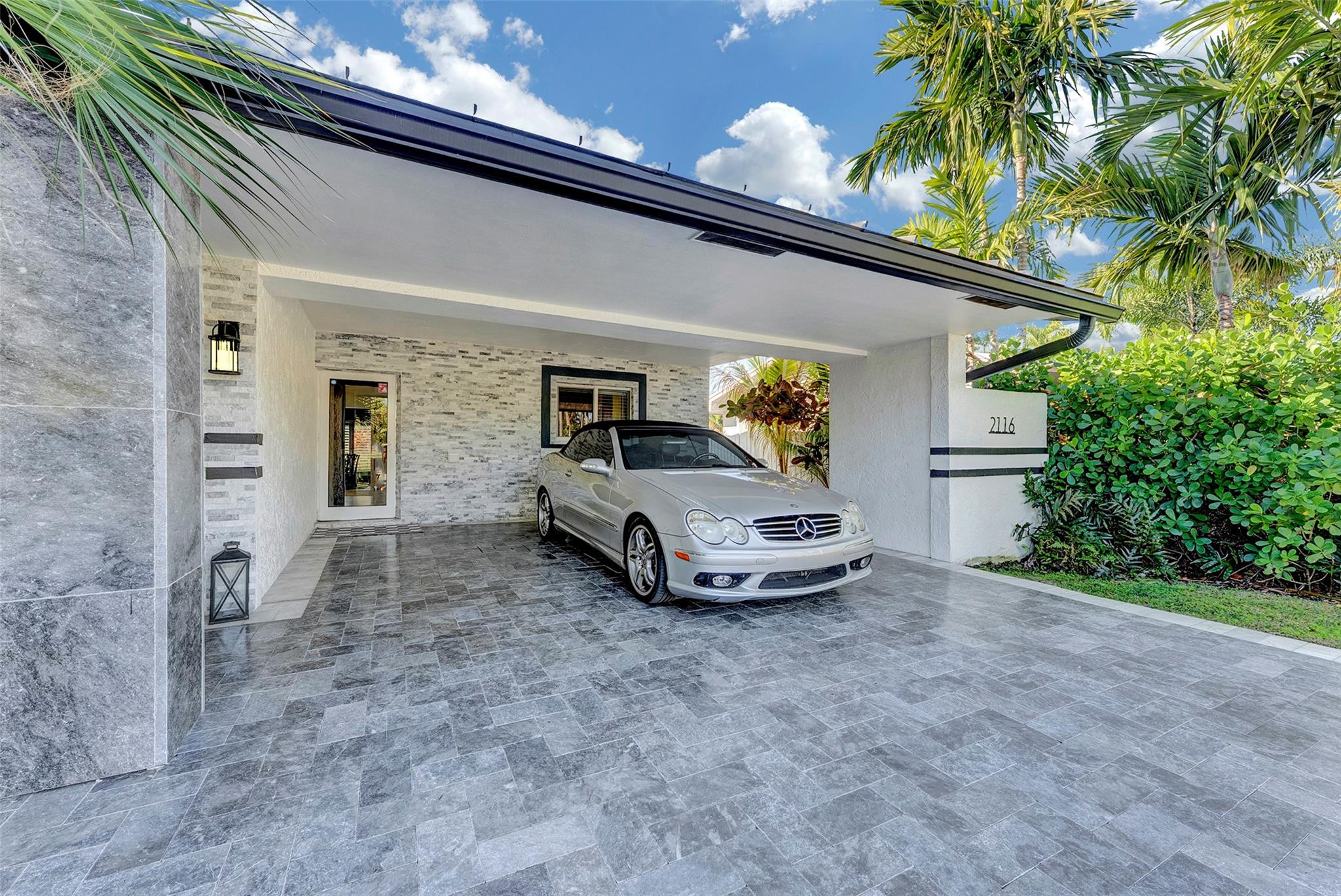 2116 NE 25th Wilton Manors, FL 33305