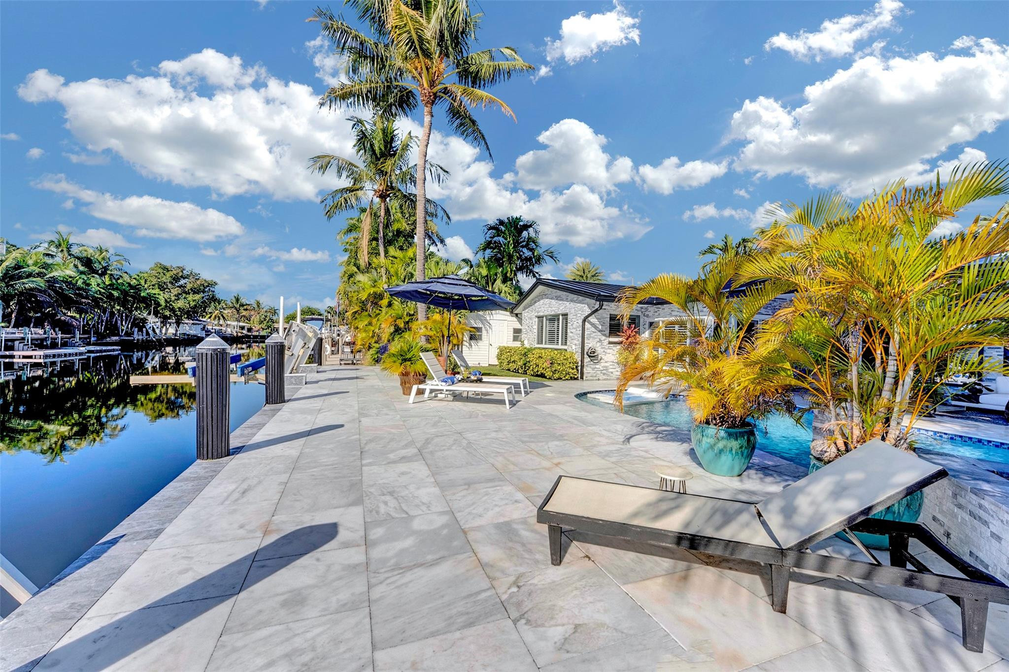 2116 NE 25th Wilton Manors, FL 33305