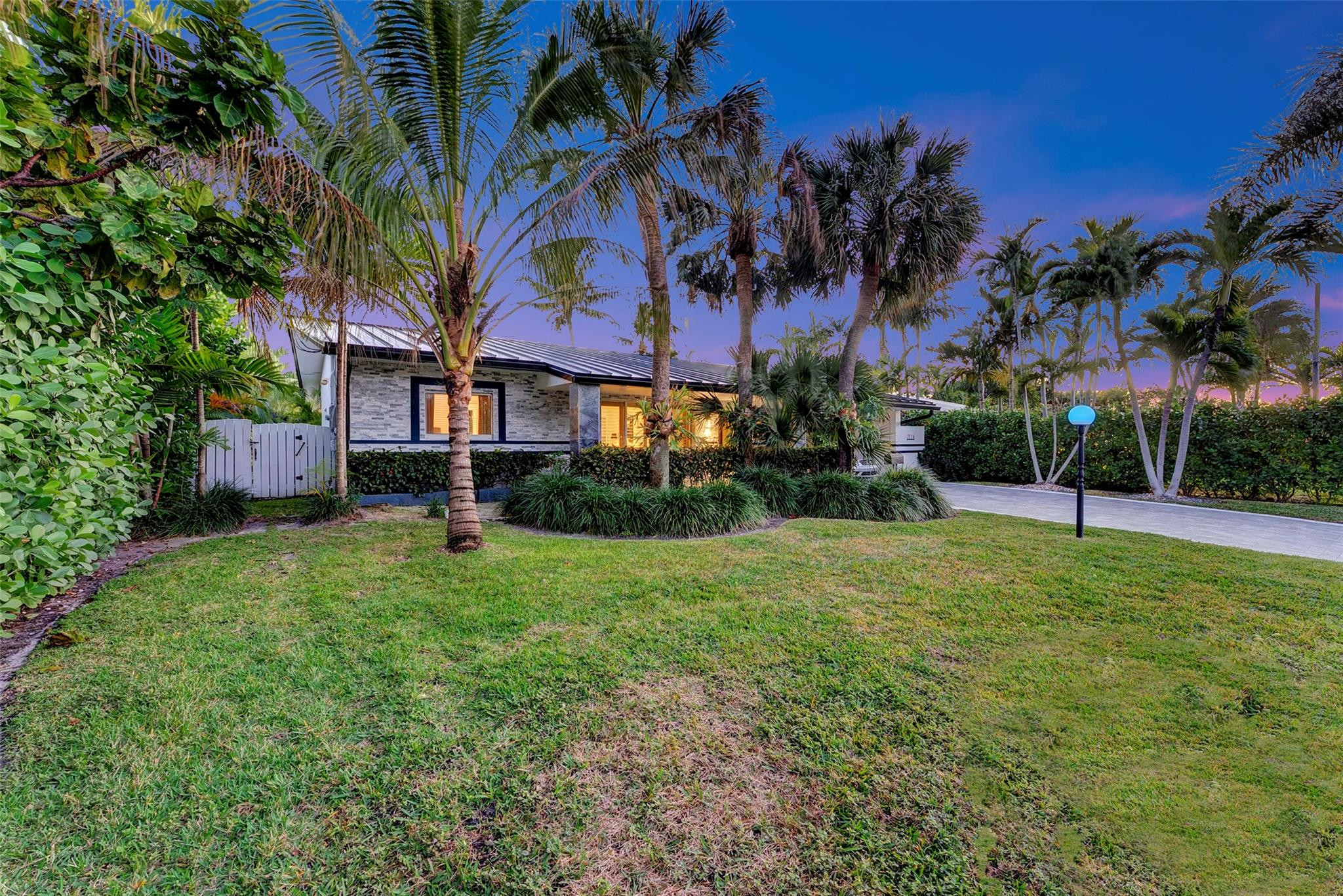 2116 NE 25th Wilton Manors, FL 33305