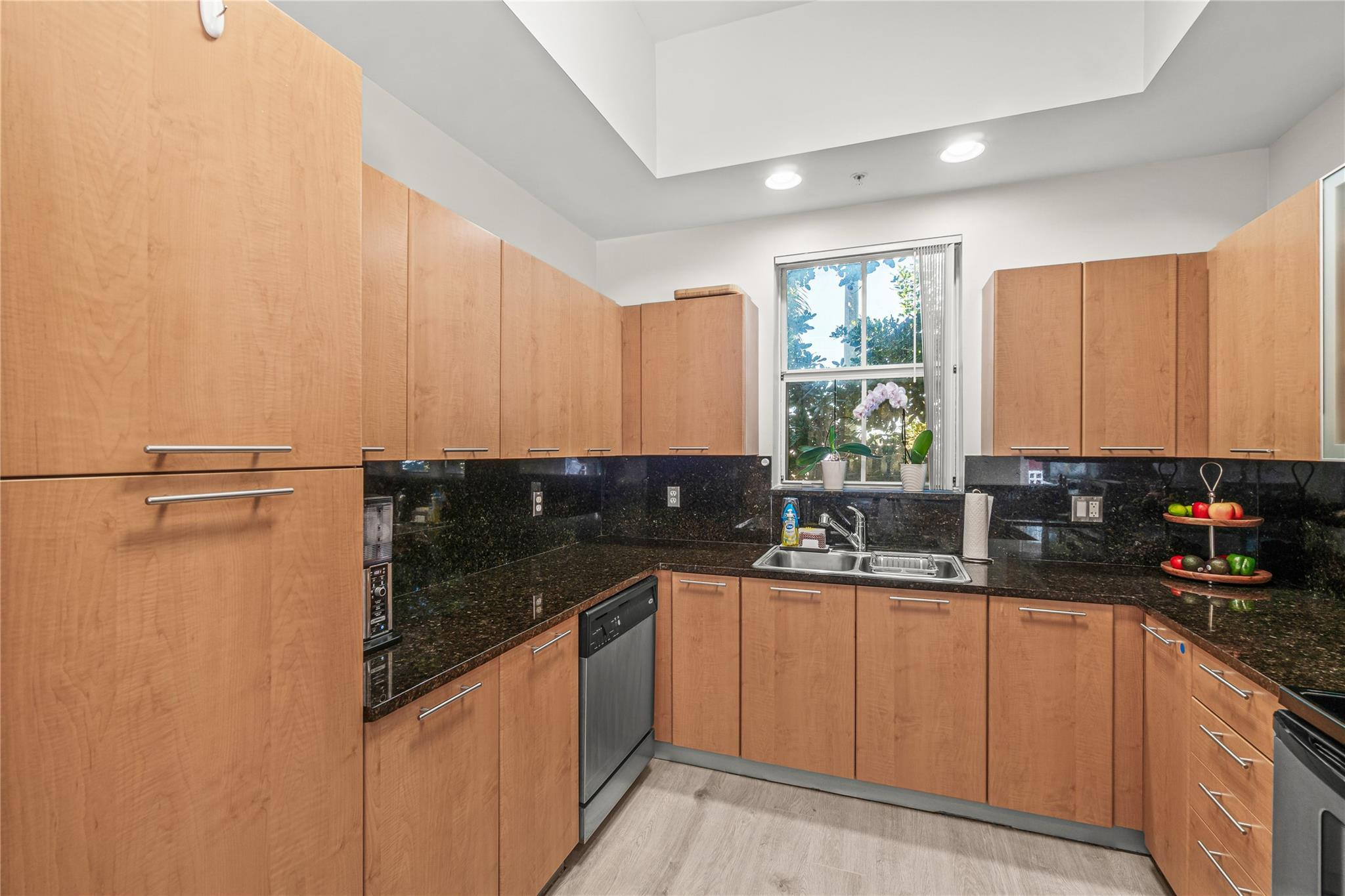 2381 Vintage Lighthouse Point, FL 33064