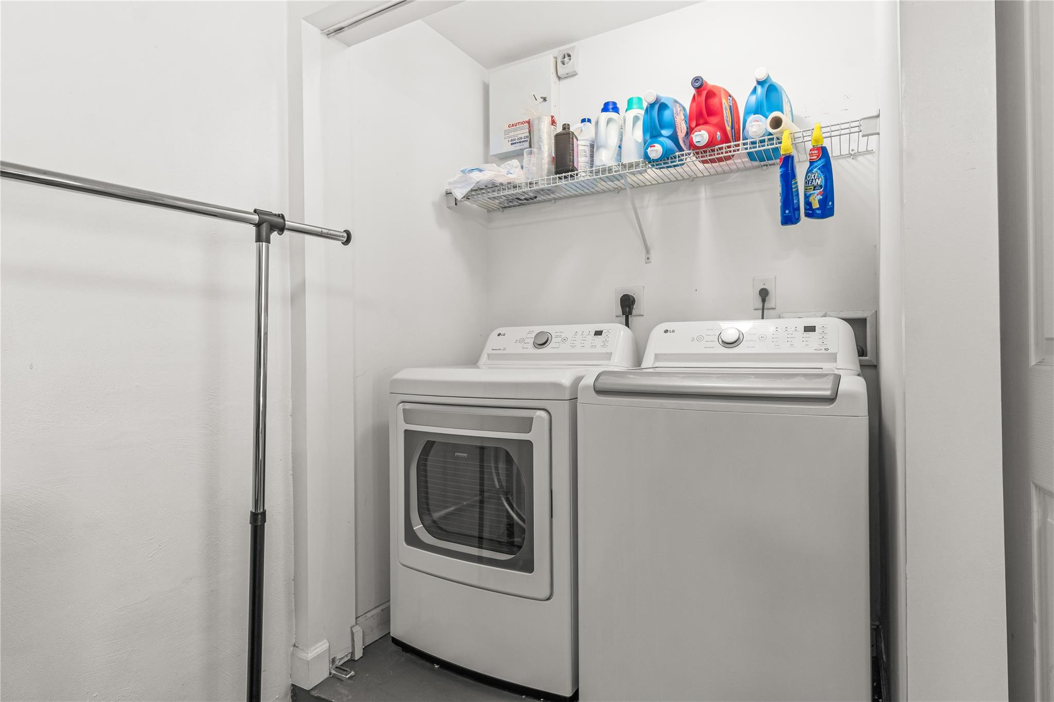 2381 Vintage Lighthouse Point, FL 33064