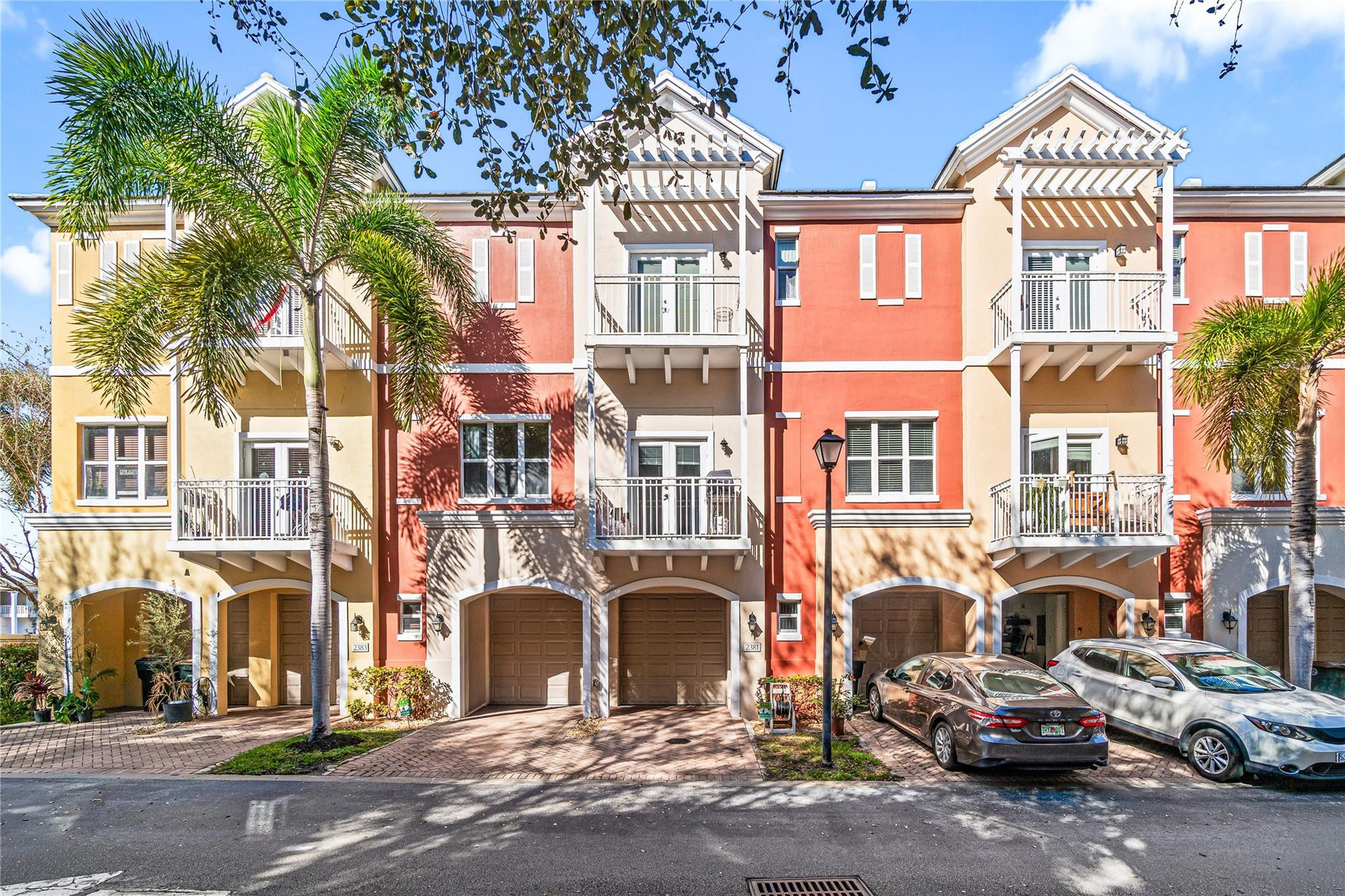 2381 Vintage Lighthouse Point, FL 33064