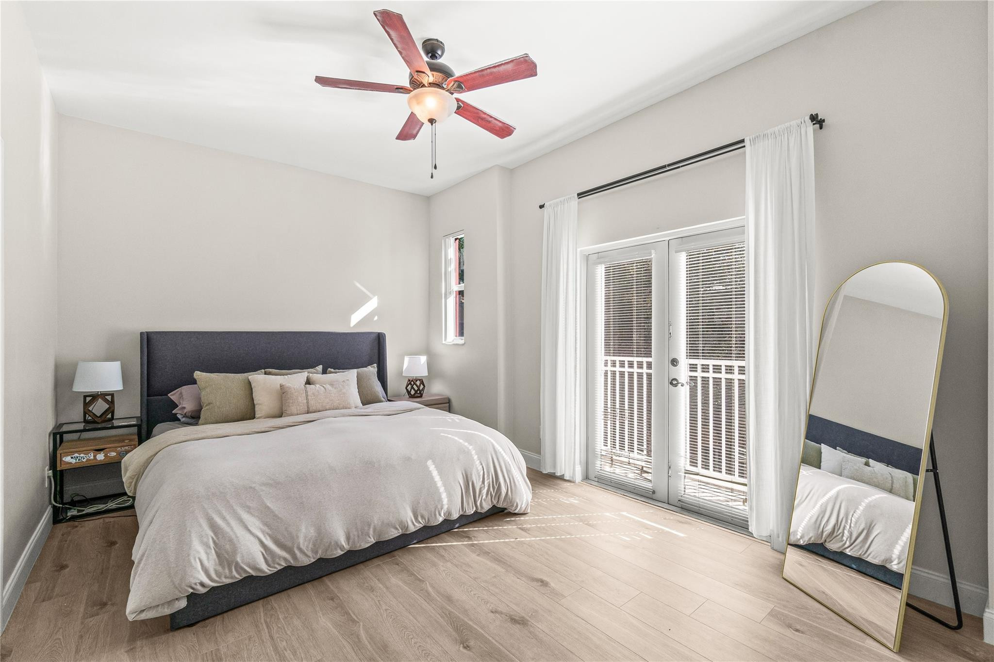 2381 Vintage Lighthouse Point, FL 33064