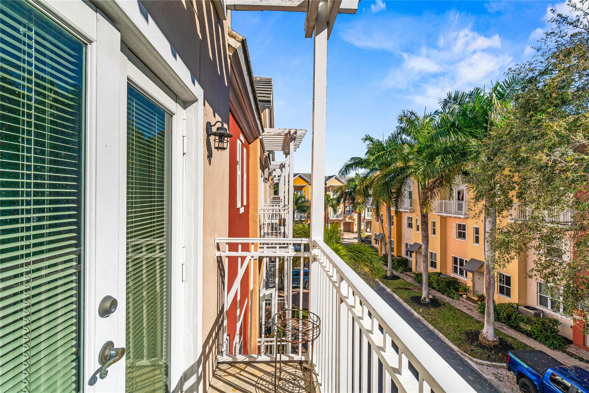 2381 Vintage Lighthouse Point, FL 33064