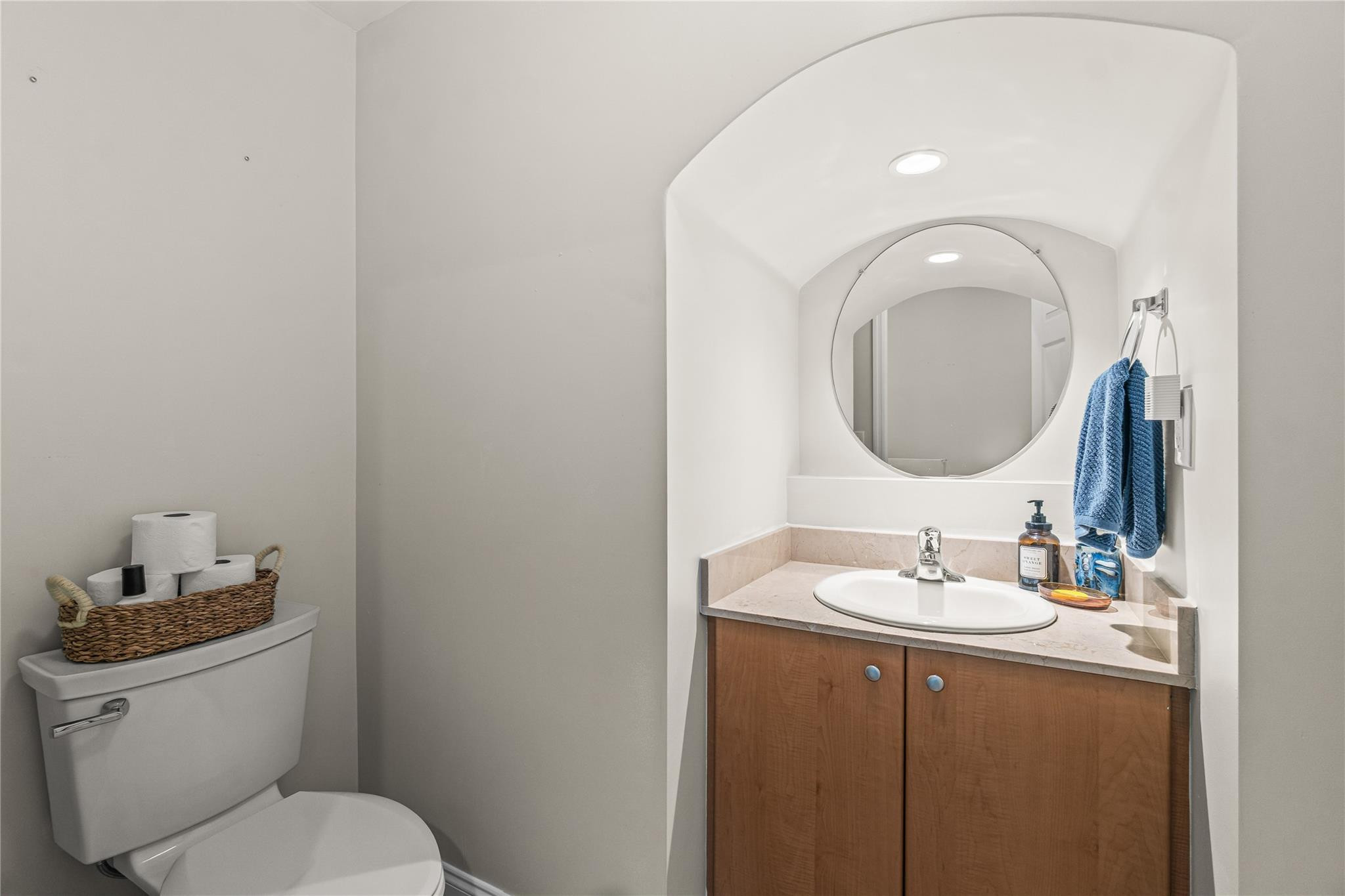 2381 Vintage Lighthouse Point, FL 33064