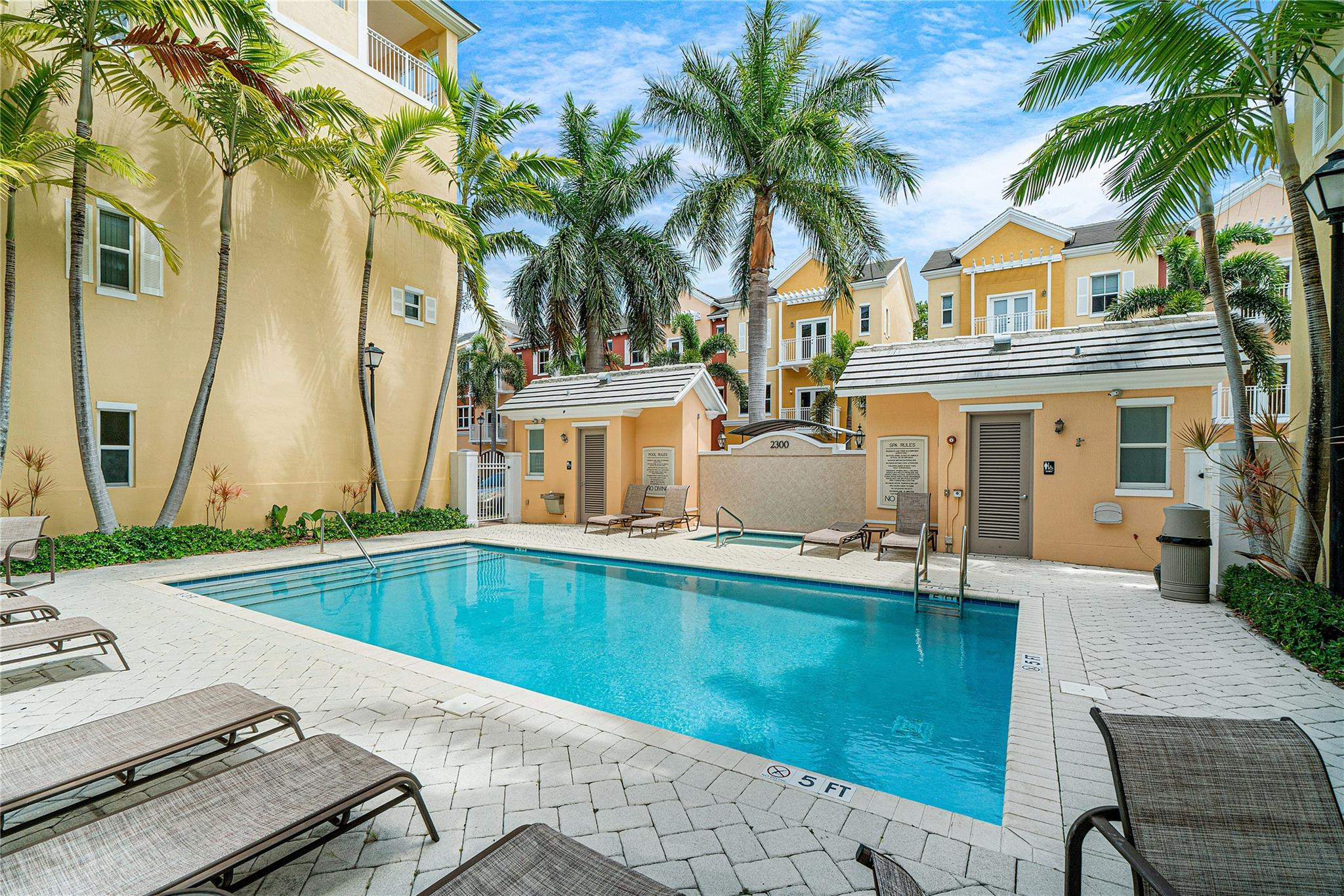 2381 Vintage Lighthouse Point, FL 33064