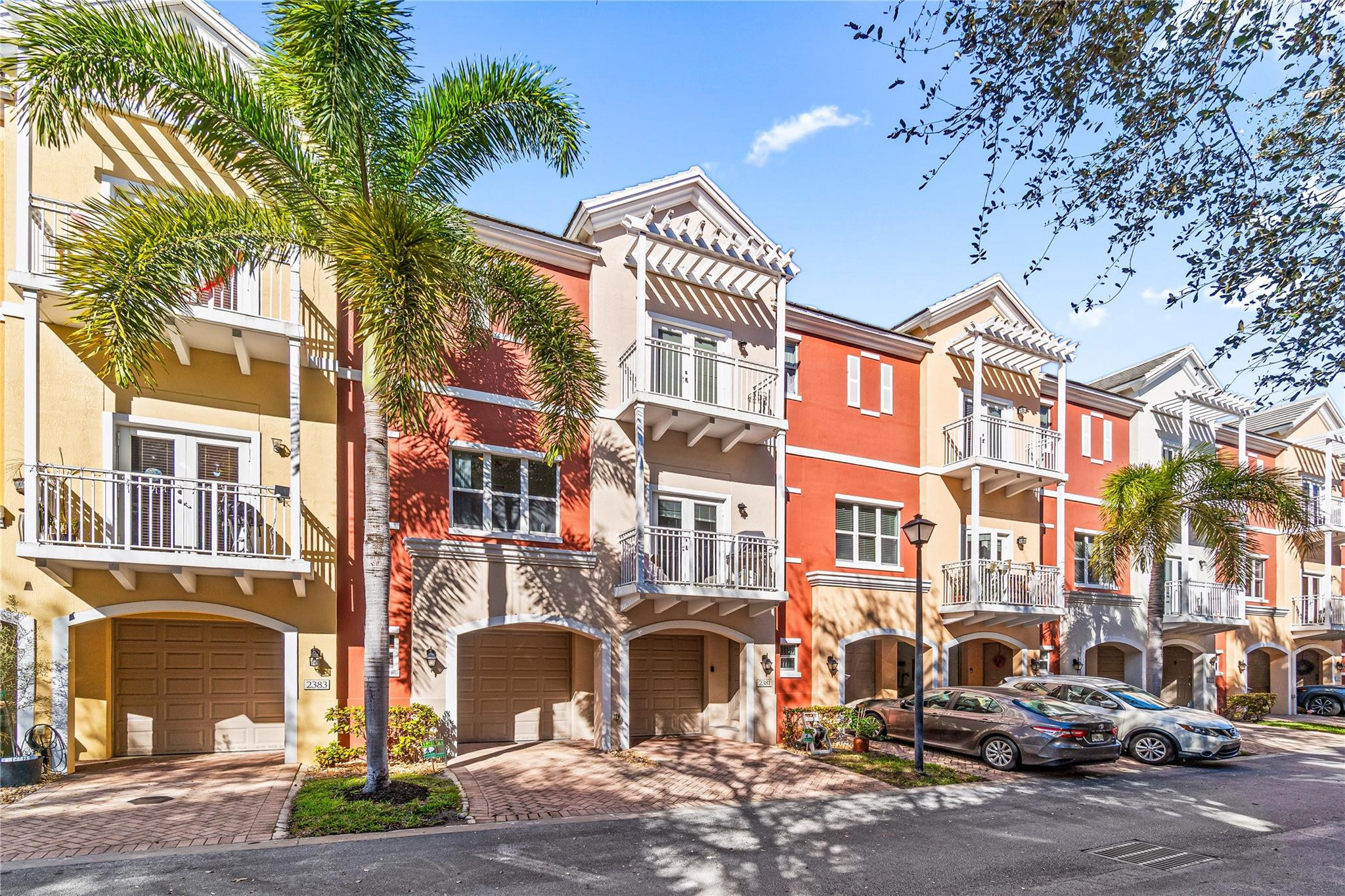 2381 Vintage Lighthouse Point, FL 33064